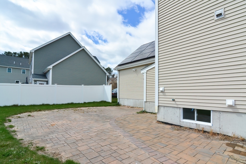 Rockland, Massachusetts, 02370, United States, 4 Bedrooms Bedrooms, ,3 BathroomsBathrooms,Residential,For Sale,1942802