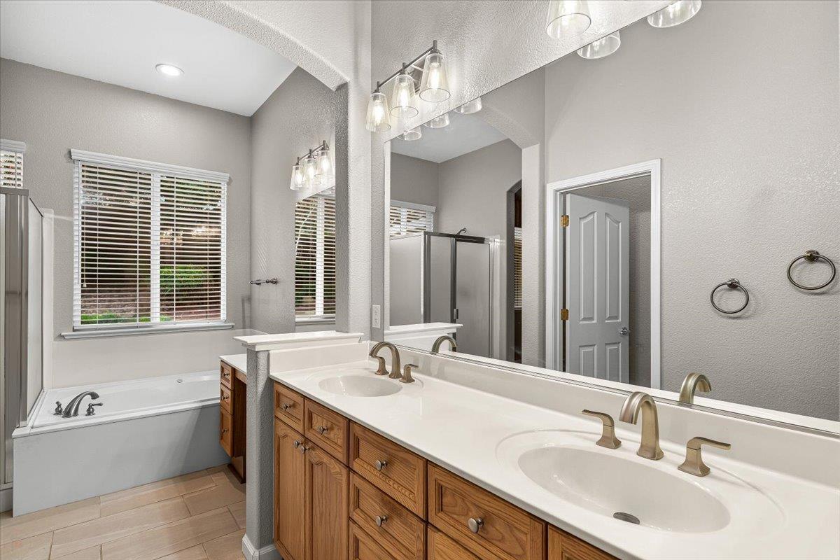 Oakdale, California, 95361, United States, 3 Bedrooms Bedrooms, ,2 BathroomsBathrooms,Residential,For Sale,2005405