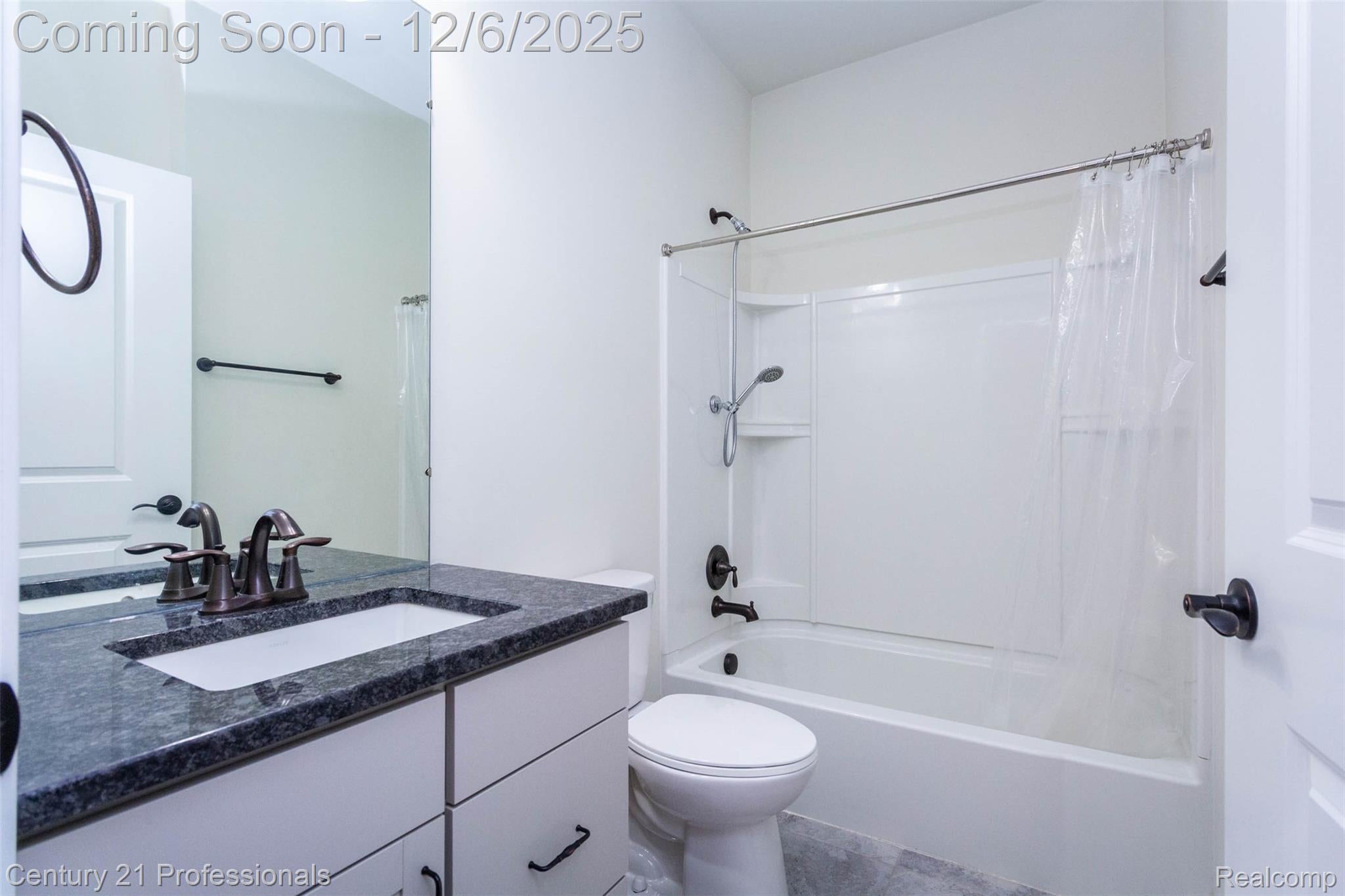 LakeOrion, Michigan, 48360, United States, 4 Bedrooms Bedrooms, ,3 BathroomsBathrooms,Residential,For Sale,2000120