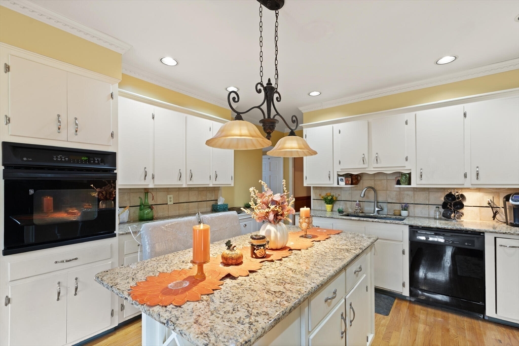 Salem, Massachusetts, 01970, United States, 3 Bedrooms Bedrooms, ,1 BathroomBathrooms,Residential,For Sale,1988229