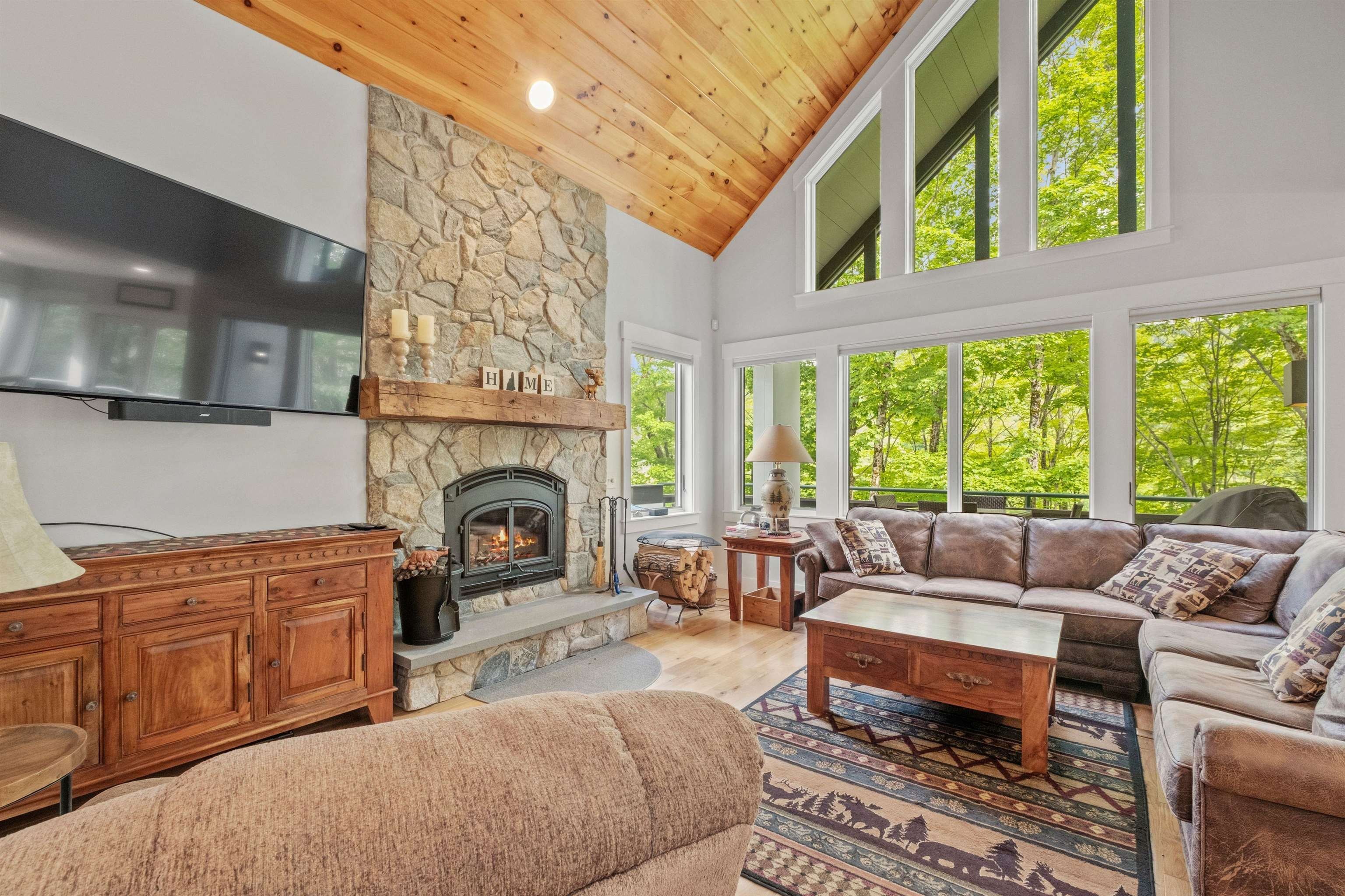 Lincoln, New Hampshire, 03251, United States, 5 Bedrooms Bedrooms, ,3 BathroomsBathrooms,Residential,For Sale,1981884