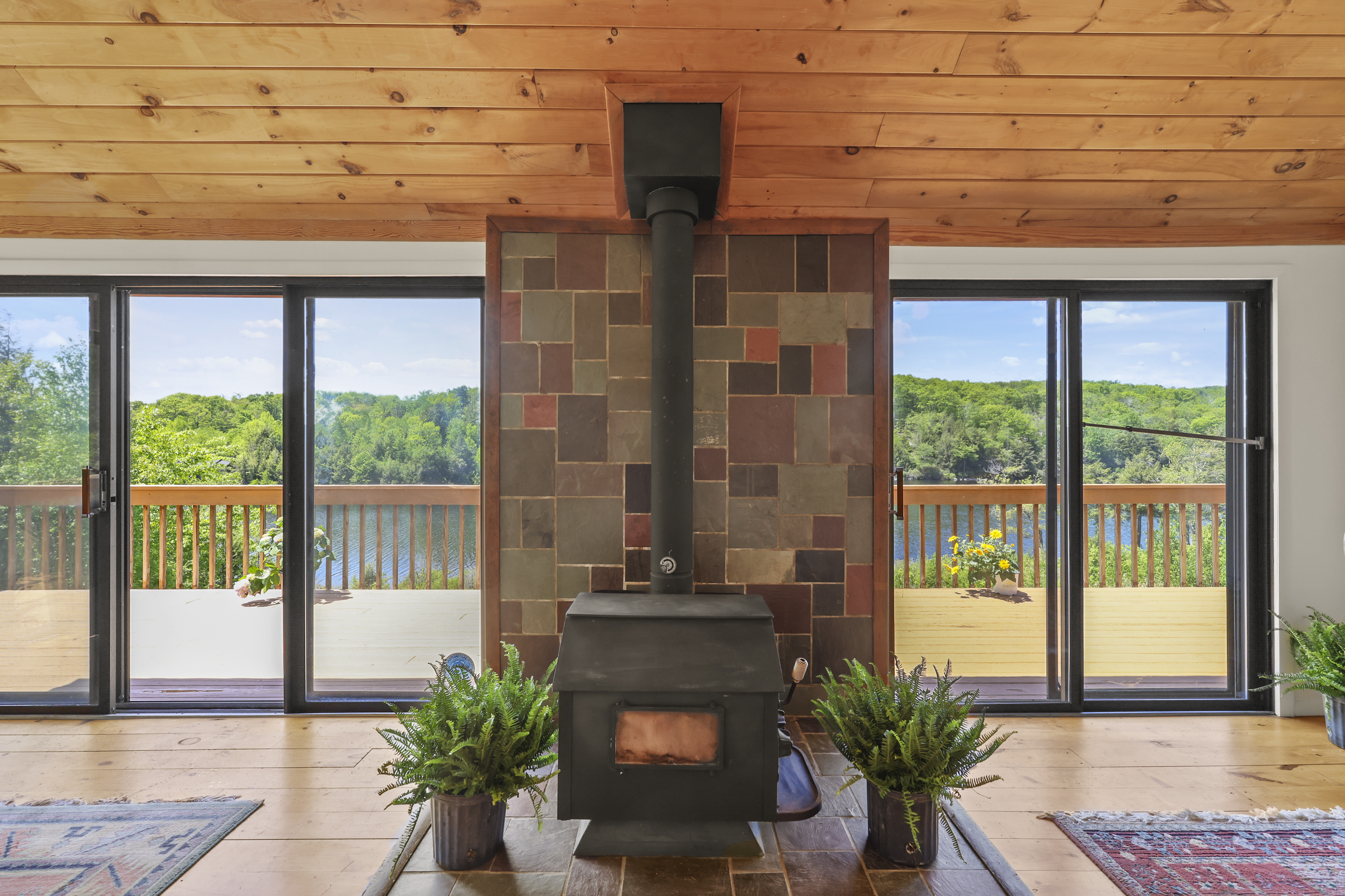 Exceptional Waterfront Retreat on Tranquil Hayes Pond - 物件實景