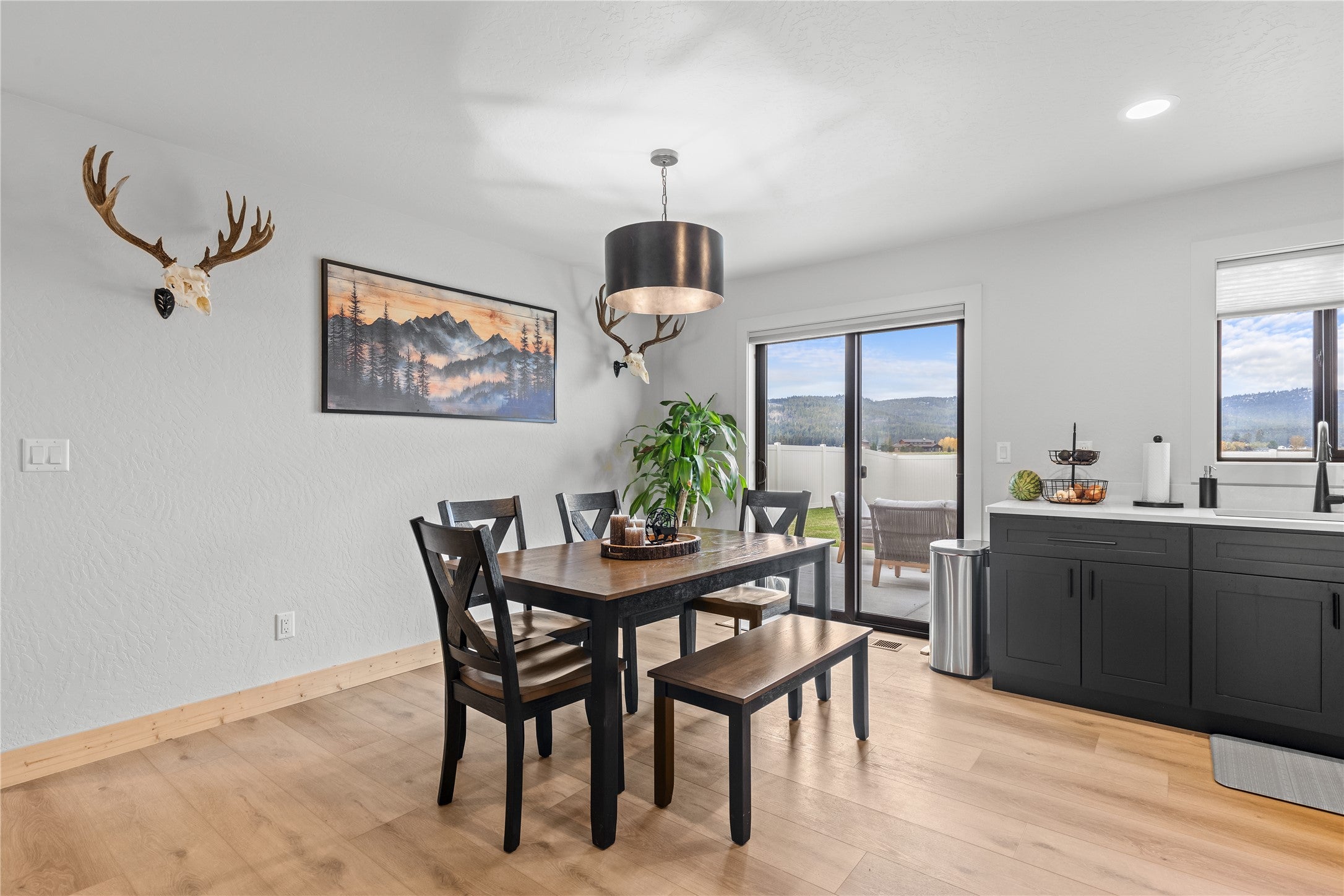 Kalispell, Montana, 59901, United States, 3 Bedrooms Bedrooms, ,2 BathroomsBathrooms,Residential,For Sale,1999069