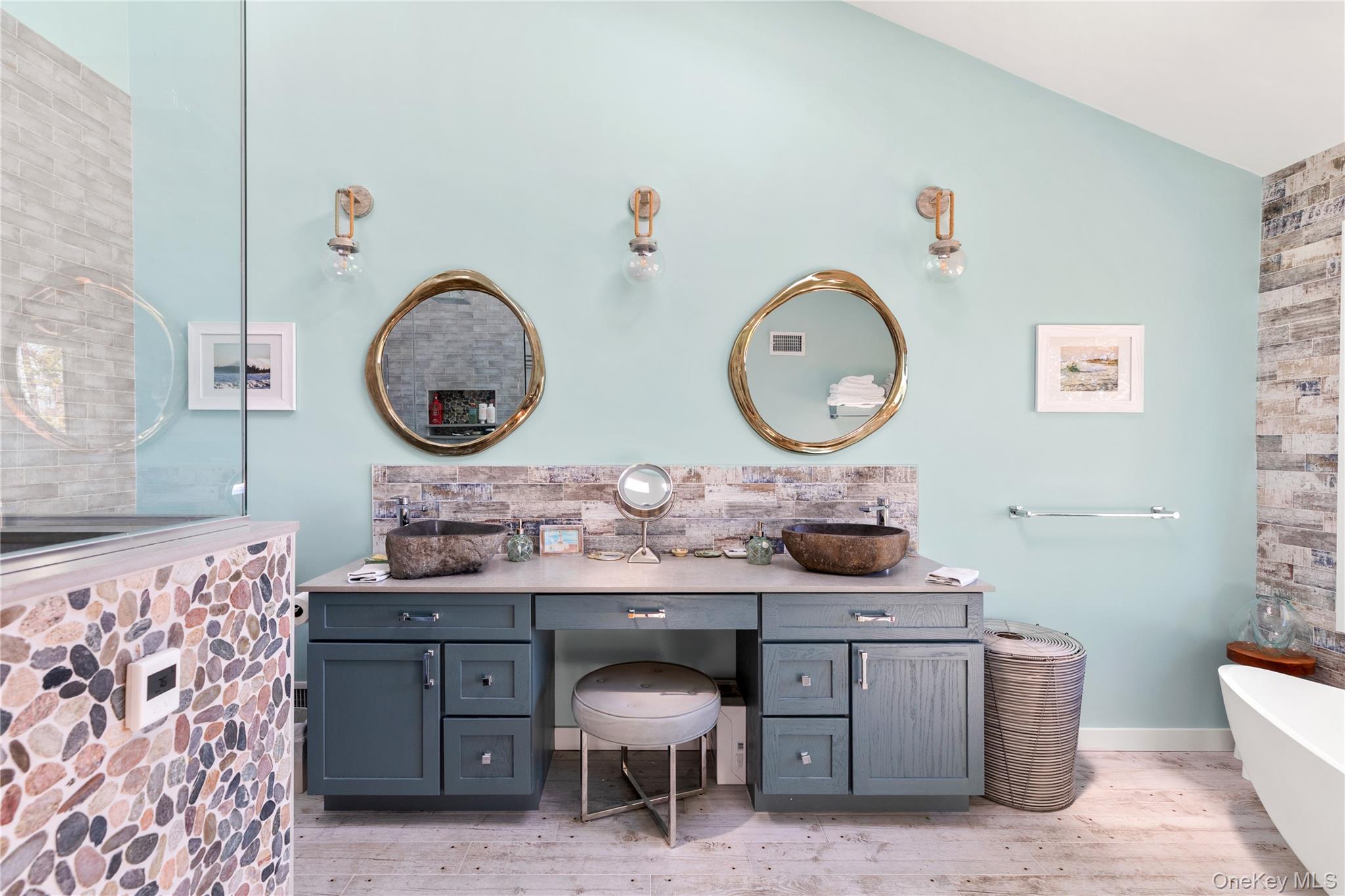East Setauket, New York, 11733, United States, 5 Bedrooms Bedrooms, ,4 BathroomsBathrooms,Residential,For Sale,2048500