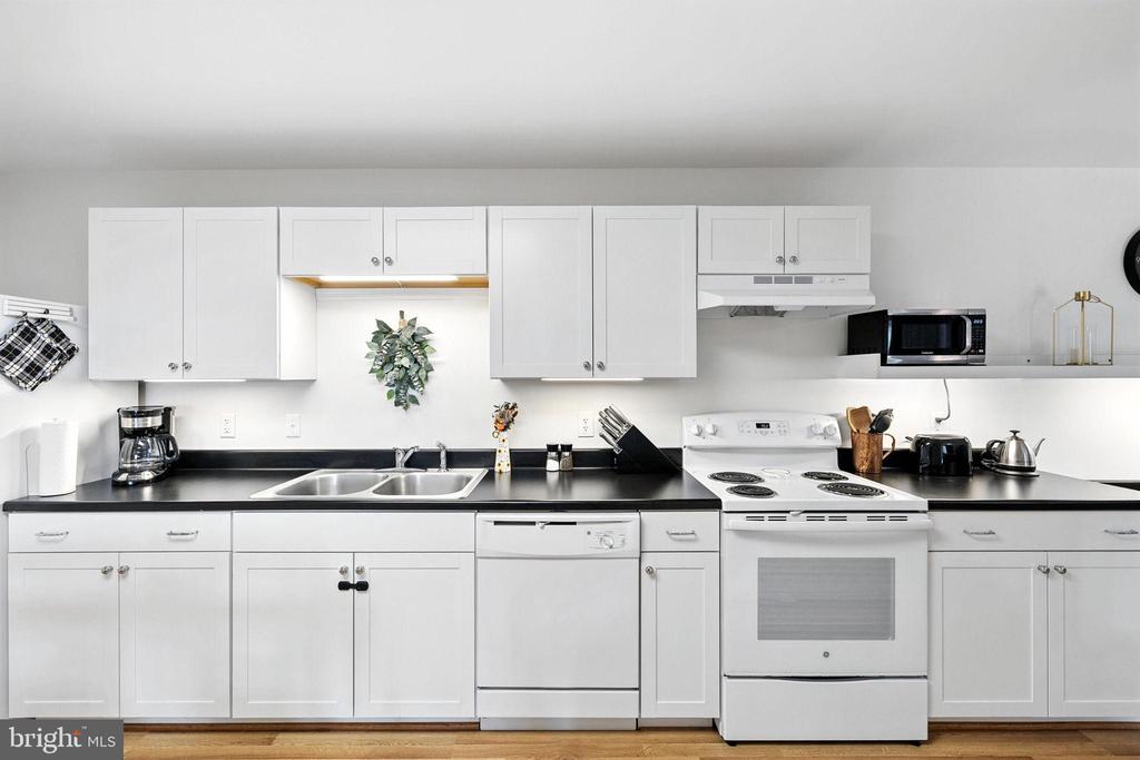 Chester Gap, Virginia, 22623, United States, 4 Bedrooms Bedrooms, ,4 BathroomsBathrooms,Residential,For Sale,1980820