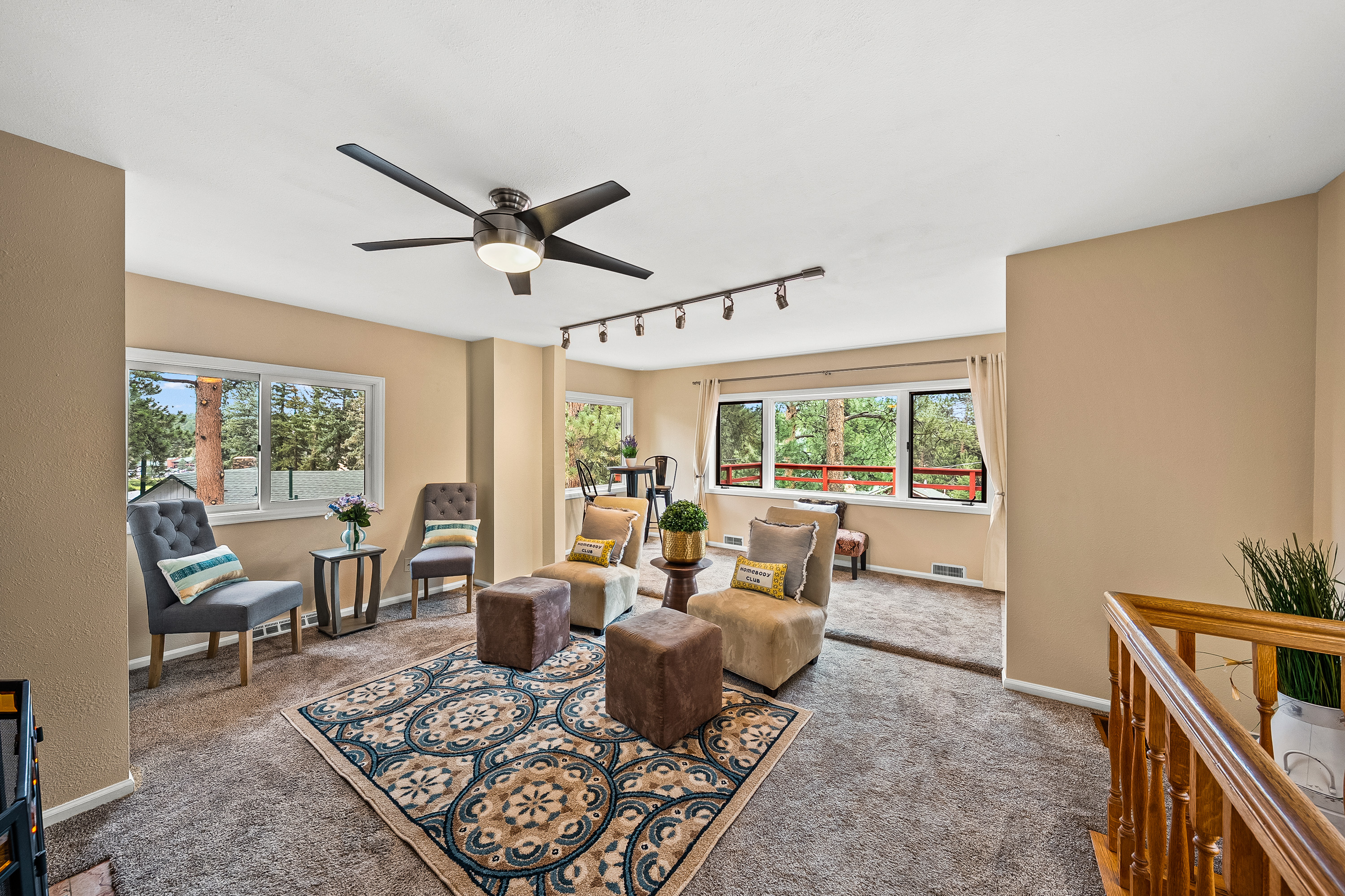  Rare Opportunity to Own 2 Homes Just Steps Away from Coveted Evergreen Lake - 物件實景