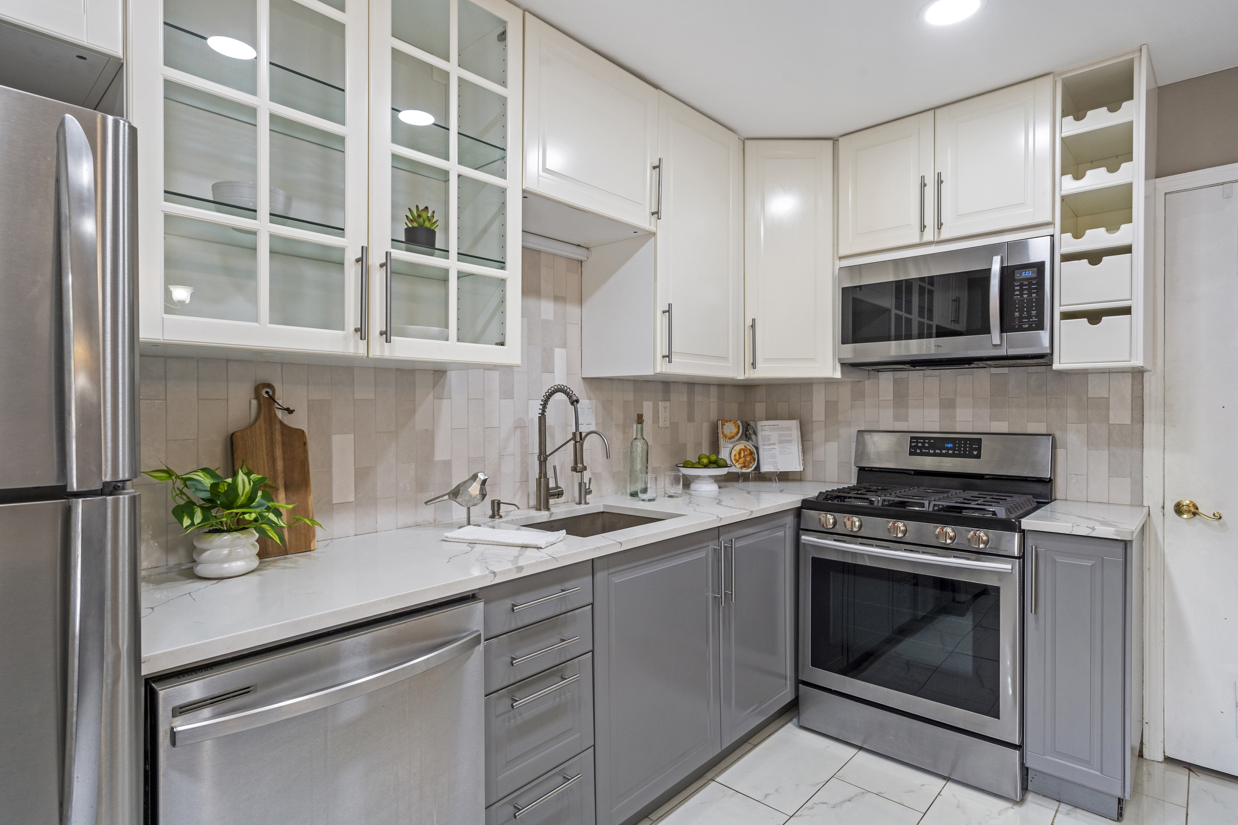  Bright, Stylish and Beautifully Updated Two Bedroom Townhome - 物件實景