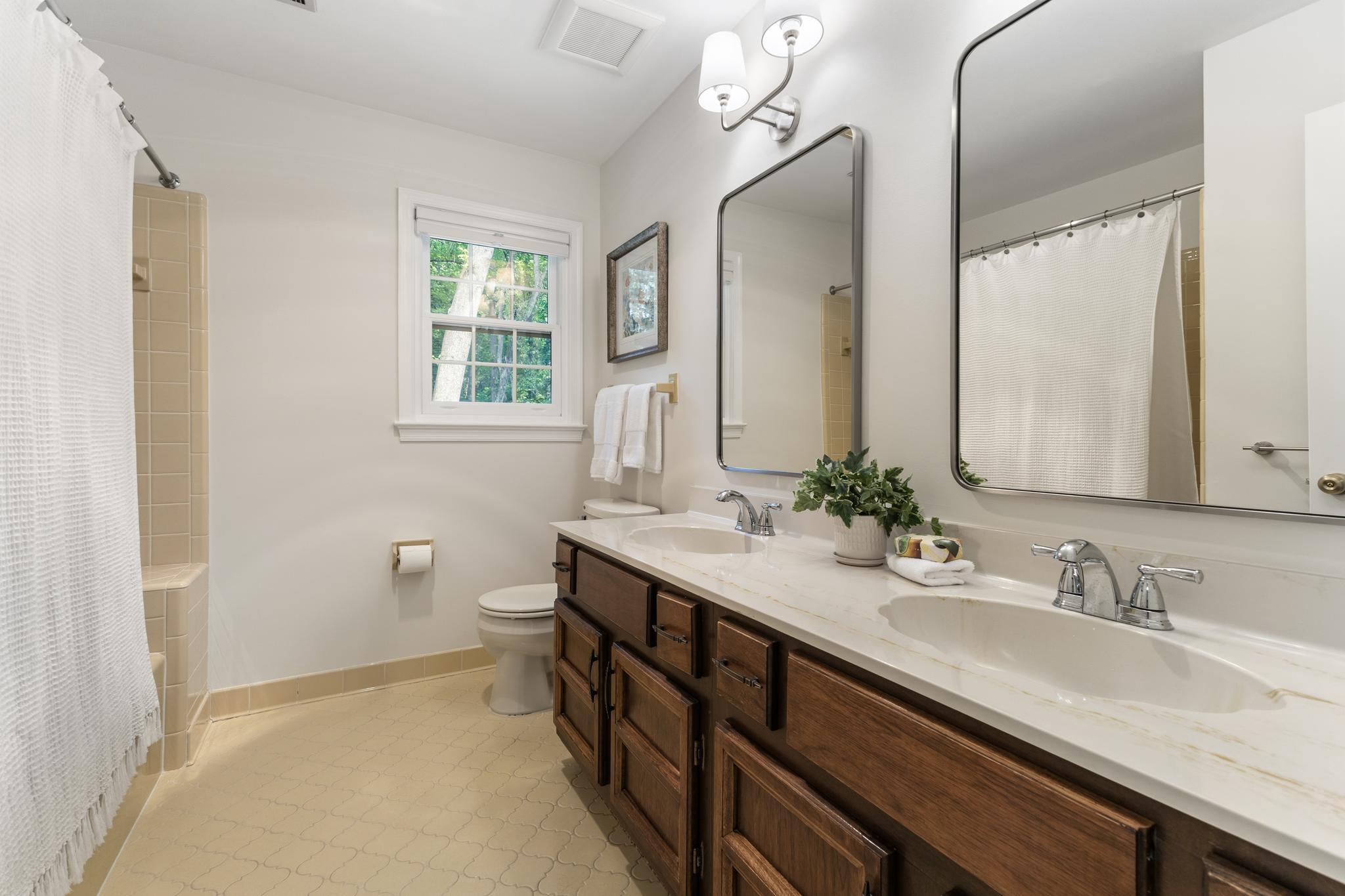  9200 Ripple Brook Road, Great Falls, VA, 22066 - 物件實景
