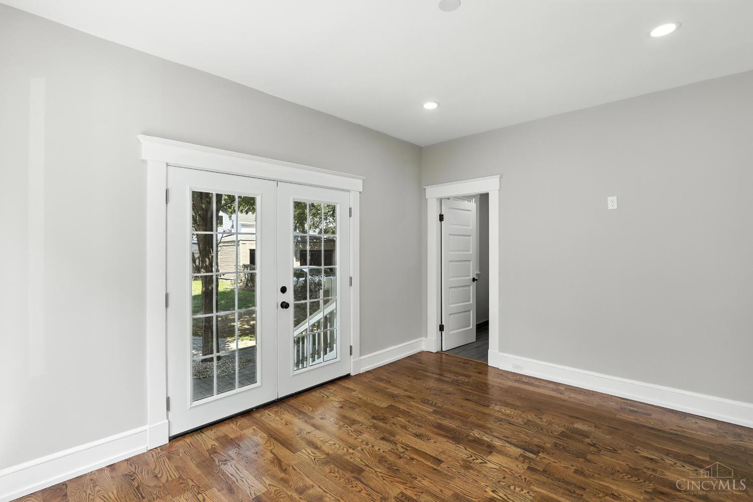 Cincinnati, Ohio, 45209, United States, 3 Bedrooms Bedrooms, ,3 BathroomsBathrooms,Residential,For Sale,1908402
