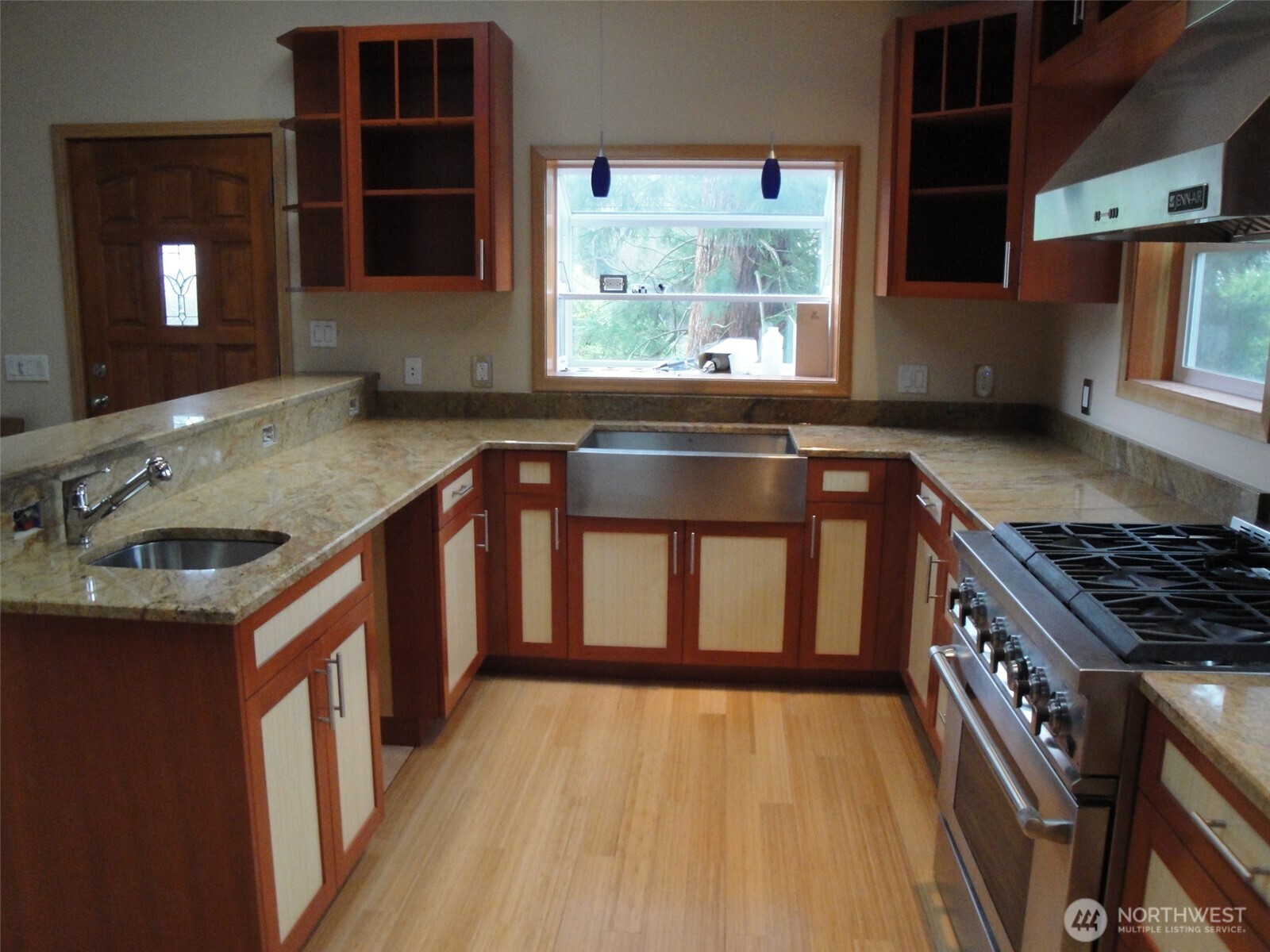 Kirkland, Washington, 98034, United States, 4 Bedrooms Bedrooms, ,3 BathroomsBathrooms,Residential,For Sale,1975566