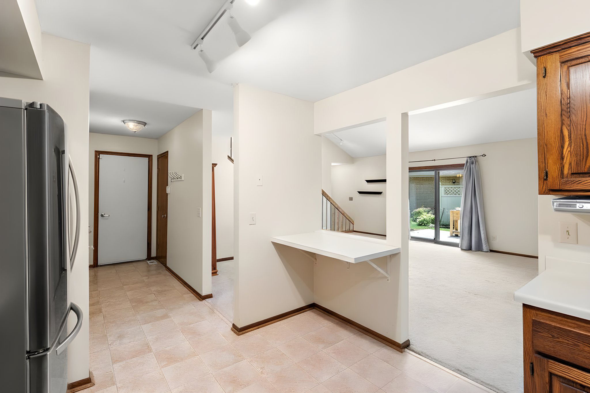  Light-Filled Loft in Desirable Woodbury - 物件實景