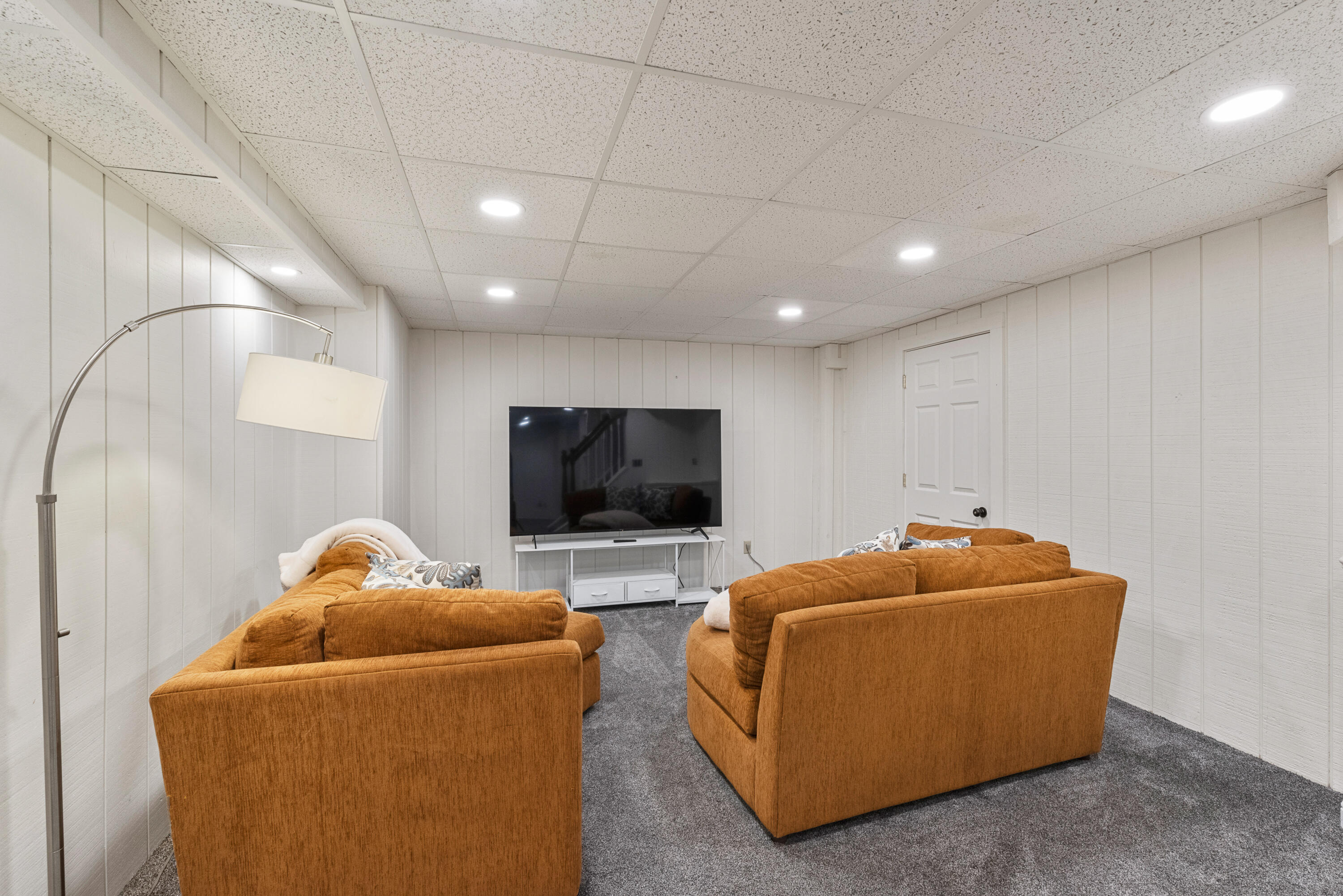 Mequon, Wisconsin, 53092, United States, 4 Bedrooms Bedrooms, ,3 BathroomsBathrooms,Residential,For Sale,1989588