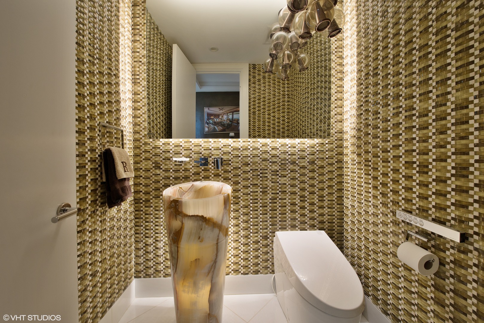 Chicago, Illinois, 60611, United States, 3 Bedrooms Bedrooms, ,5 BathroomsBathrooms,Residential,For Sale,1940943