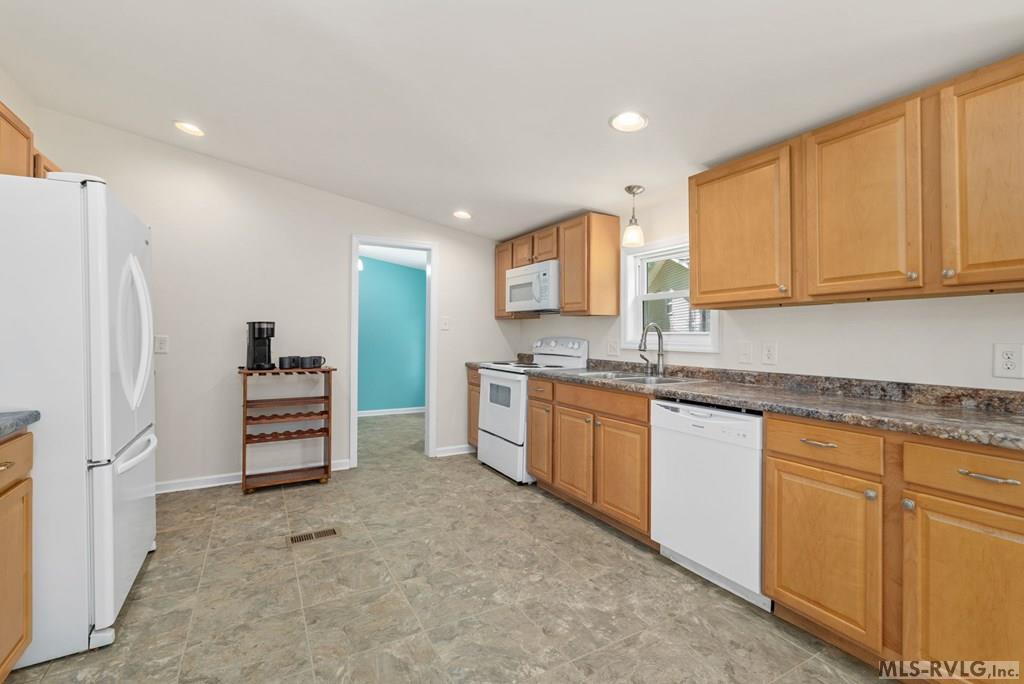 Macon, North Carolina, 27551, United States, 3 Bedrooms Bedrooms, ,2 BathroomsBathrooms,Residential,For Sale,1896406