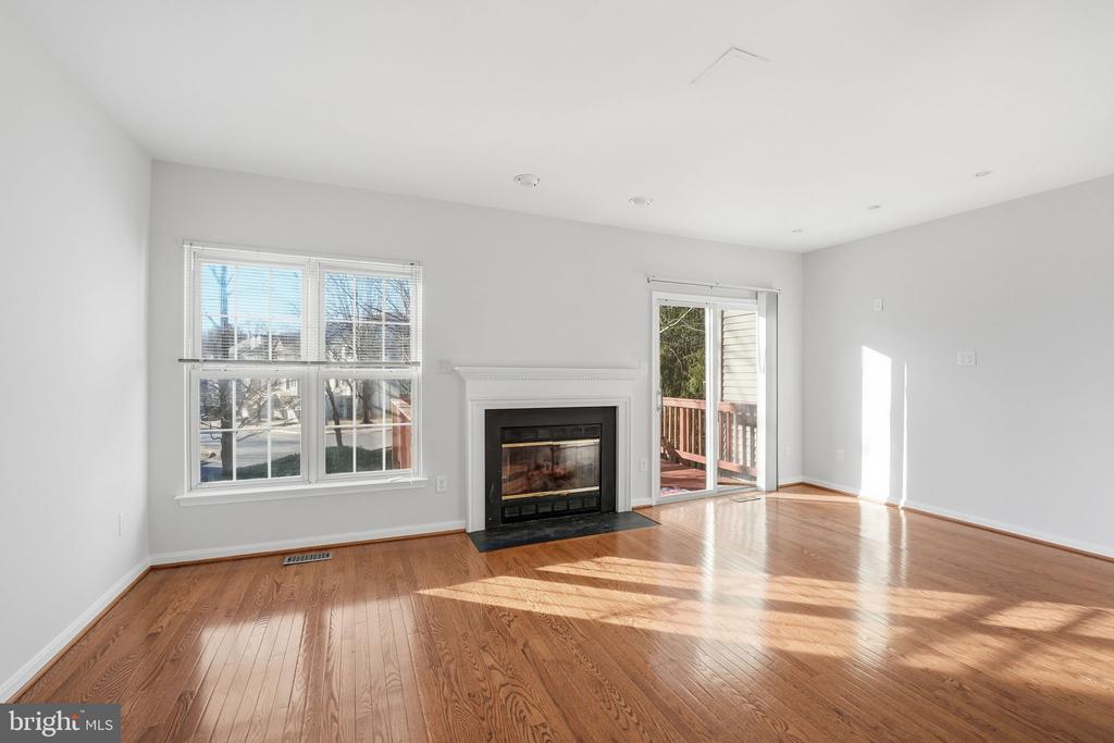 Sterling, Virginia, 20166, United States, 3 Bedrooms Bedrooms, ,3 BathroomsBathrooms,Residential,For Sale,2010365