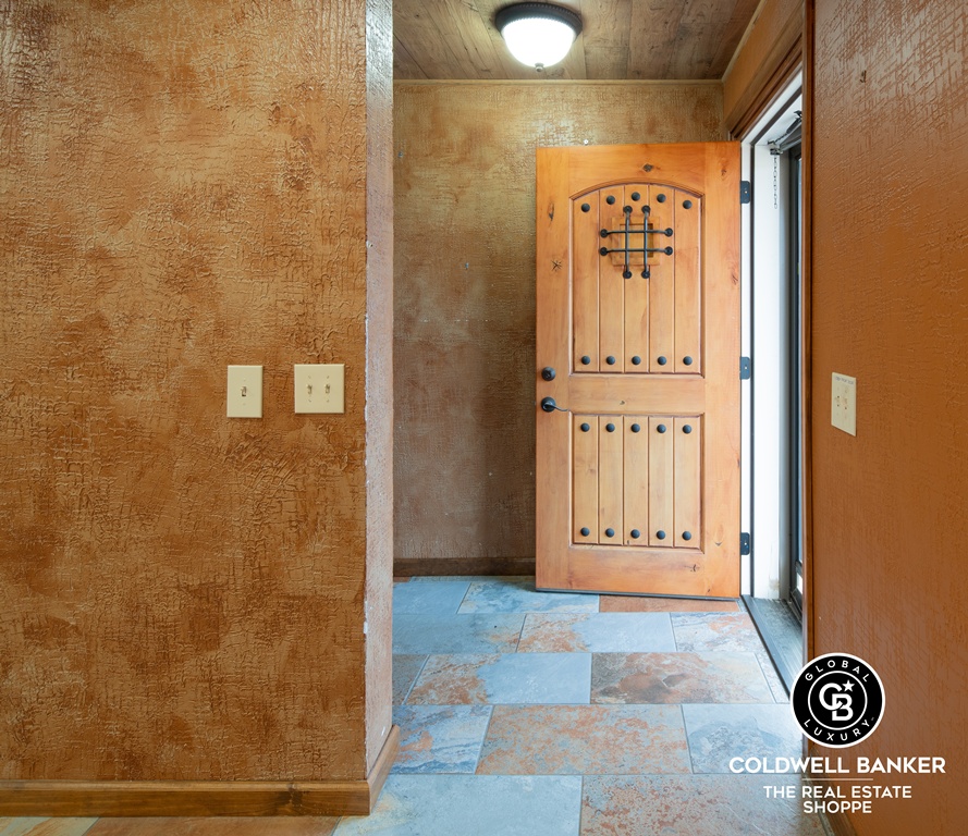 Garden City, Kansas, 67846, United States, 4 Bedrooms Bedrooms, ,Residential,For Sale,2003039