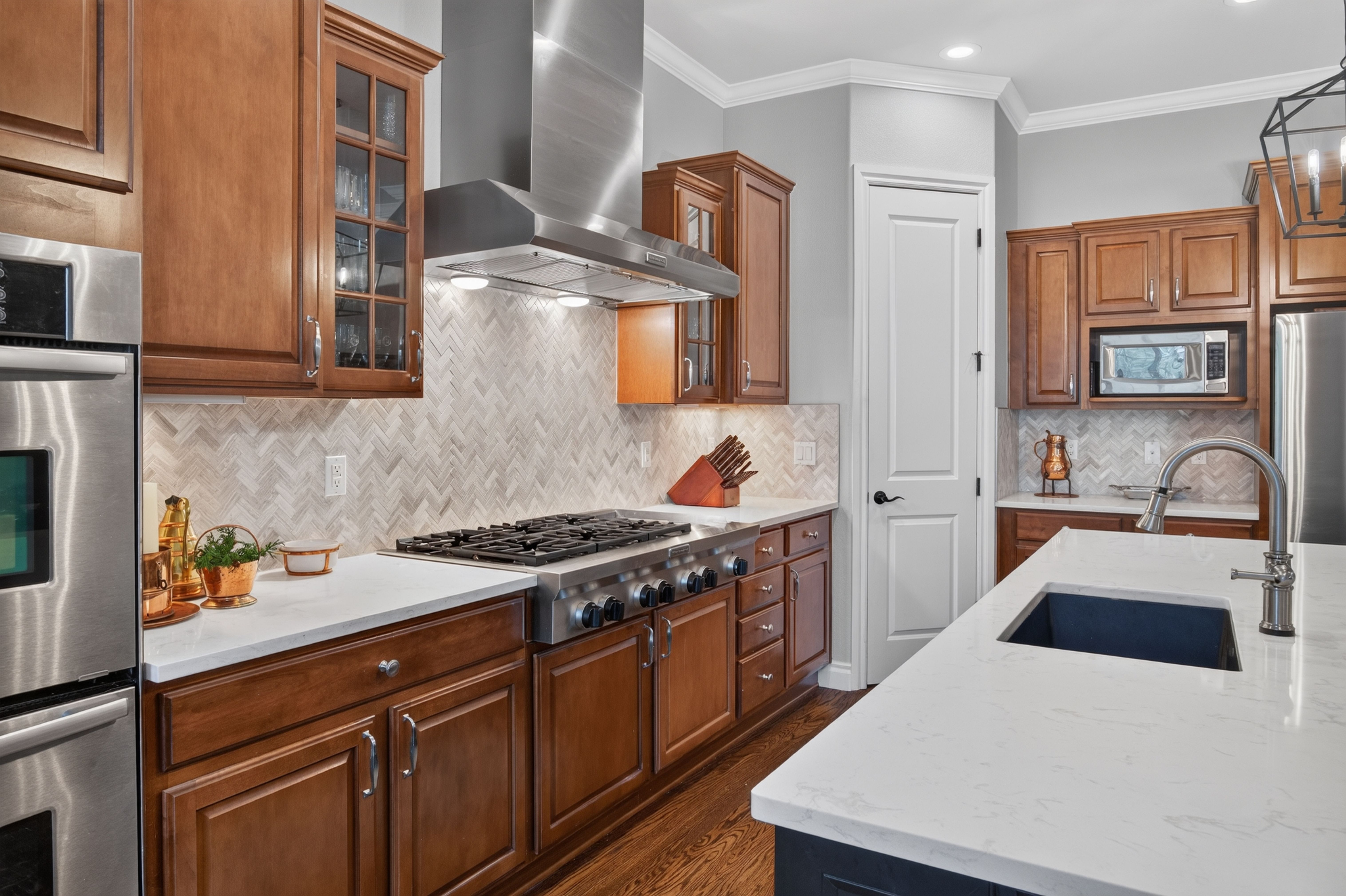  Turn-Key Lone Tree Luxury: Renovated Home with Chef