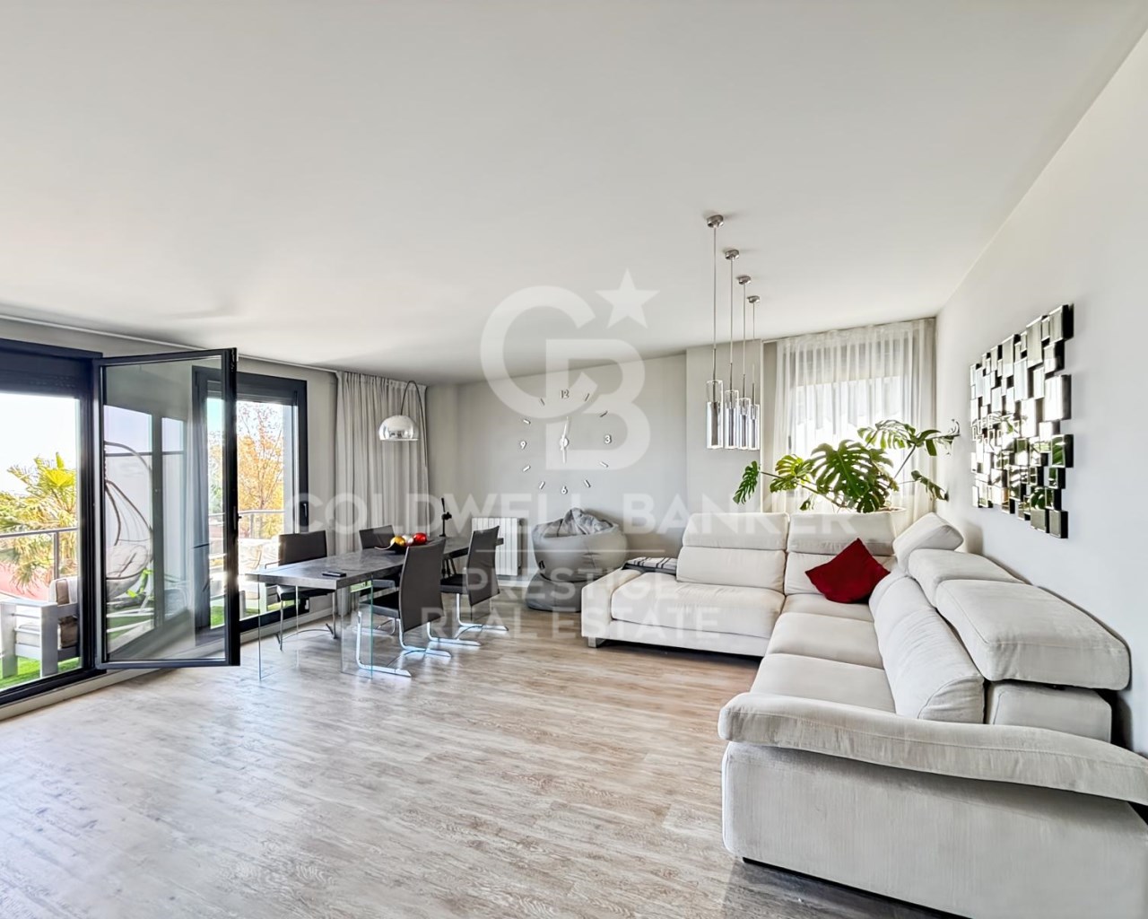 Barcelona, Catalonia, ES, 4 Bedrooms Bedrooms, ,3 BathroomsBathrooms,Residential,For Sale,1804639