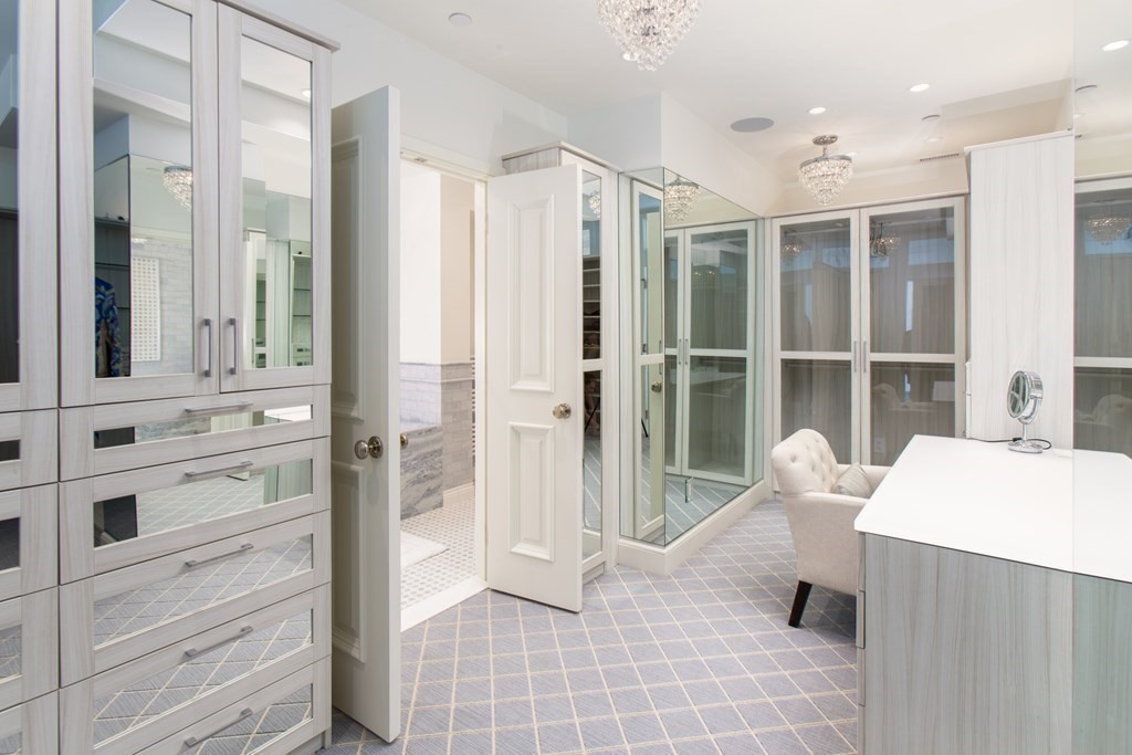 Boston, Massachusetts, 02116, United States, 3 Bedrooms Bedrooms, ,5 BathroomsBathrooms,Residential,For Sale,1941760