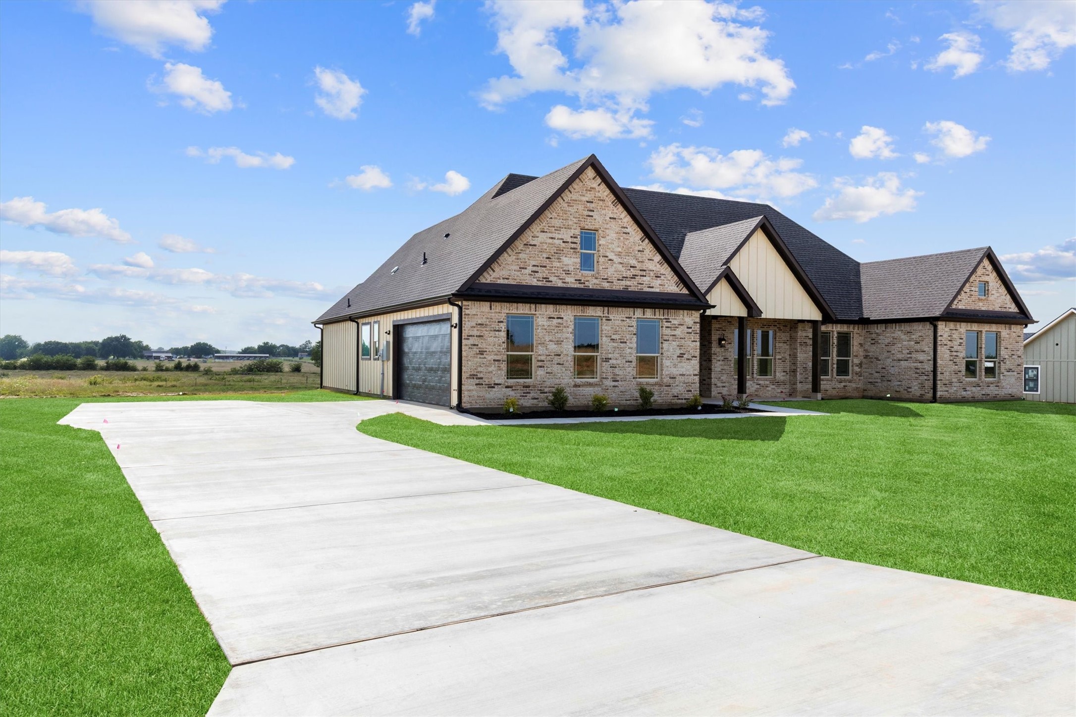 Whitesboro, Texas, 76273, United States, 4 Bedrooms Bedrooms, ,4 BathroomsBathrooms,Residential,For Sale,1848592