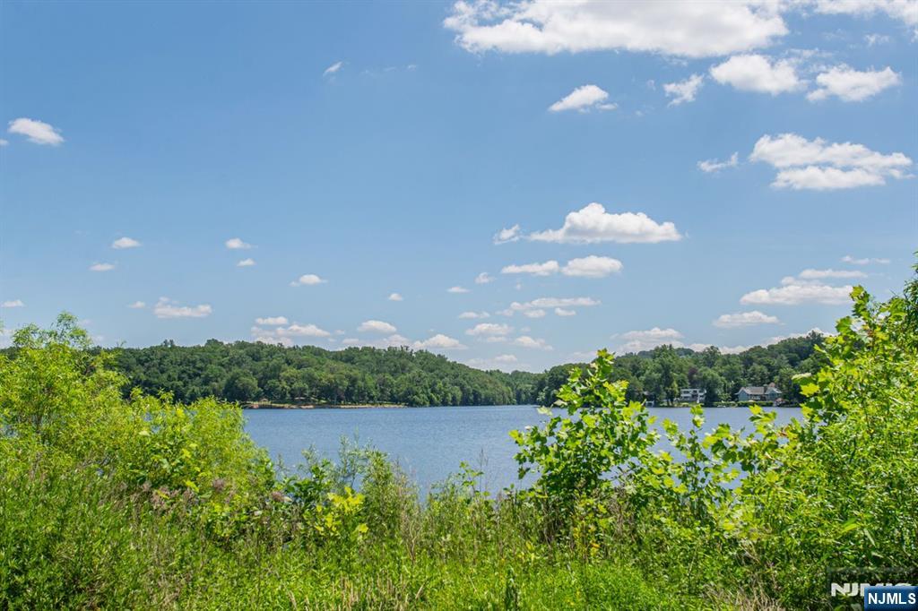Pompton Lakes, New Jersey, 07442, United States, 3 Bedrooms Bedrooms, ,3 BathroomsBathrooms,Residential,For Sale,1875225