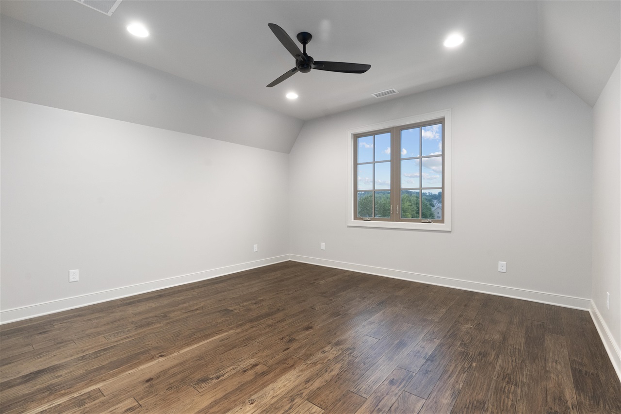 Bowling Green, Kentucky, 42103, United States, 3 Bedrooms Bedrooms, ,4 BathroomsBathrooms,Residential,For Sale,1941670