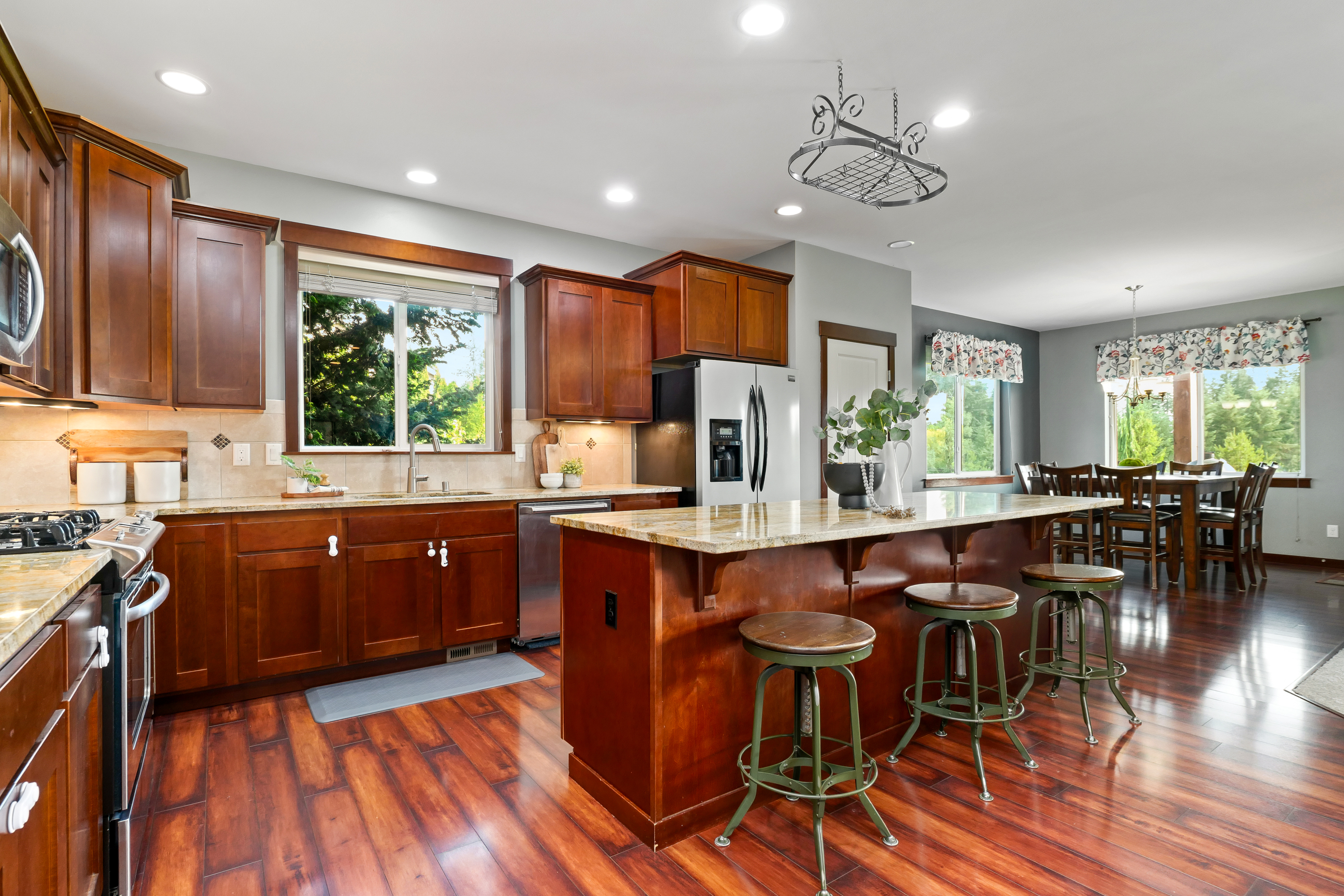  Quail Run  Refined Northwest Living in Arlington Heights - 物件實景