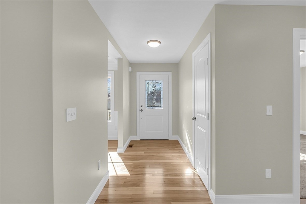 Leominster, Massachusetts, 01453, United States, 3 Bedrooms Bedrooms, ,2 BathroomsBathrooms,Residential,For Sale,1826440