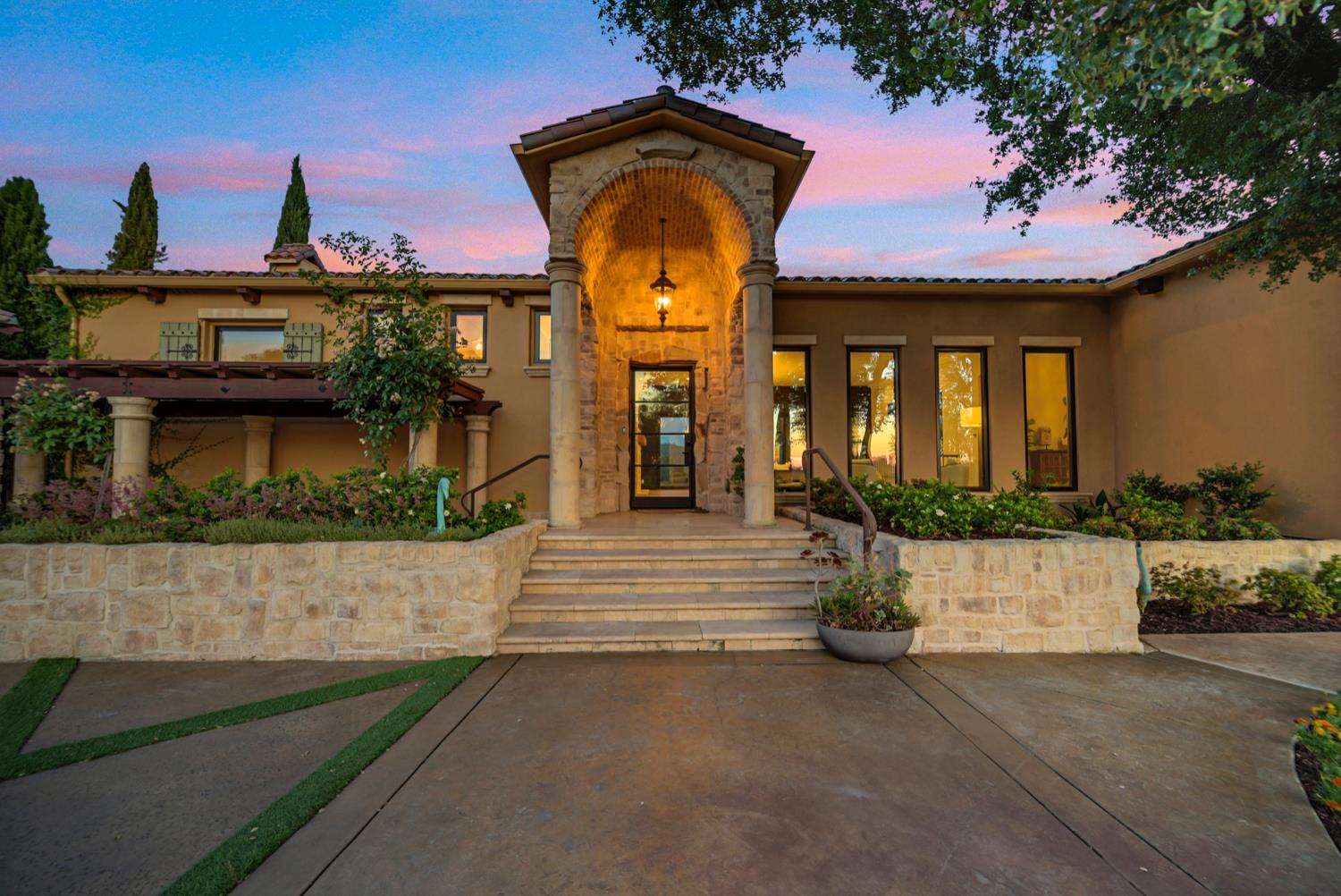 Loomis, California, 95650, United States, 6 Bedrooms Bedrooms, ,6 BathroomsBathrooms,Residential,For Sale,1908935