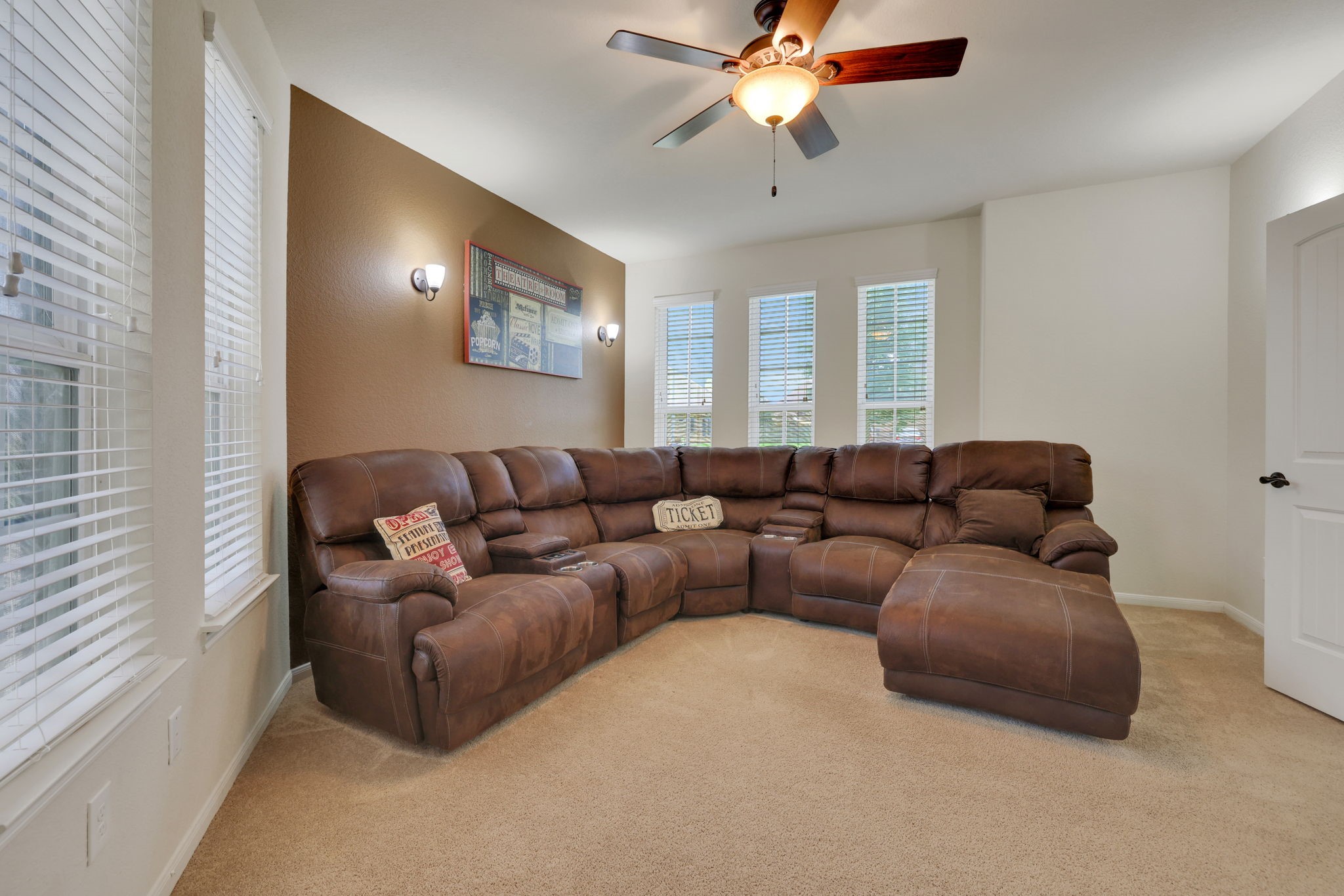 Mont Belvieu, Texas, 77523, United States, 5 Bedrooms Bedrooms, ,4 BathroomsBathrooms,Residential,For Sale,1906104