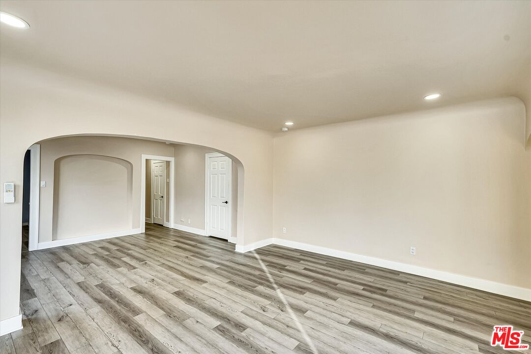Los Angeles, California, 90043, United States, 2 Bedrooms Bedrooms, ,Residential,For Sale,1766185