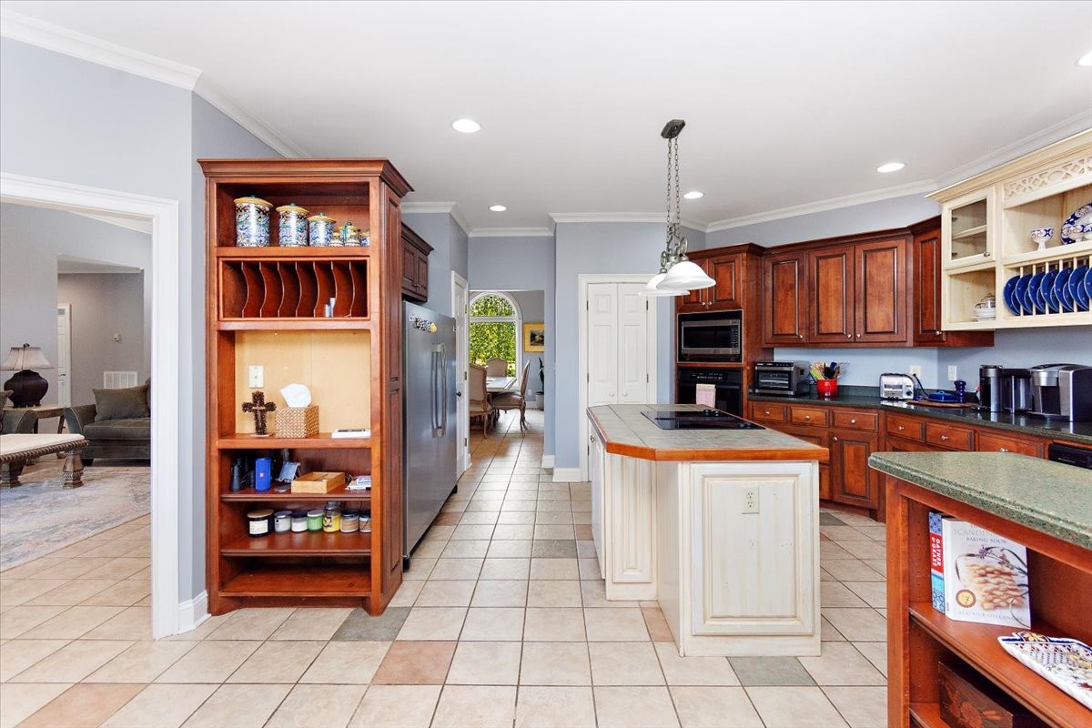 Leoma, Tennessee, 38468, United States, 3 Bedrooms Bedrooms, ,3 BathroomsBathrooms,Residential,For Sale,1938715