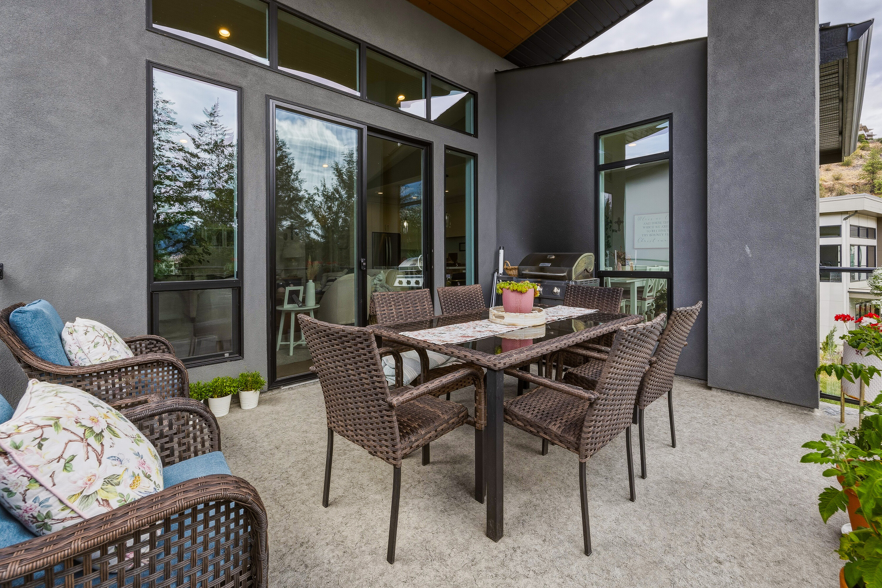  Walkout Rancher in Lakestone - 物件實景