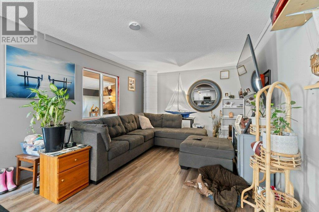 SICAMOUS, British Columbia, V0E 2V0, CA, 4 Bedrooms Bedrooms, ,2 BathroomsBathrooms,Residential,For Sale,1838473