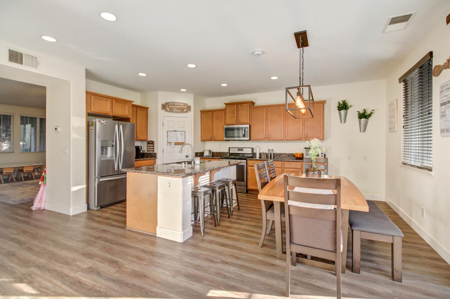 Lincoln, California, 95648, United States, 4 Bedrooms Bedrooms, ,3 BathroomsBathrooms,Residential,For Sale,1991044