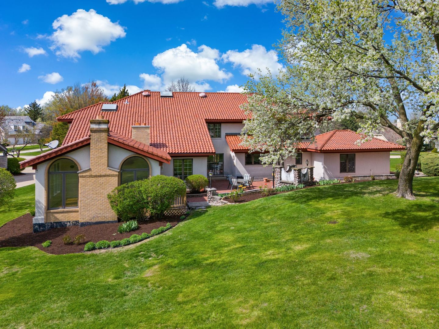 Oak Brook, Illinois, 60523, United States, 5 Bedrooms Bedrooms, ,6 BathroomsBathrooms,Residential,For Sale,1796873