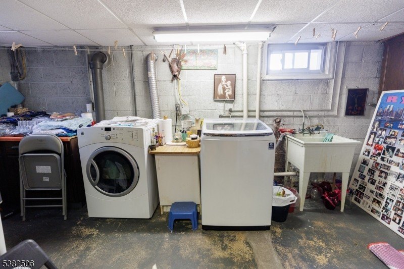 Linden City, New Jersey, 07036-3639, United States, 3 Bedrooms Bedrooms, ,3 BathroomsBathrooms,Residential,For Sale,1973750