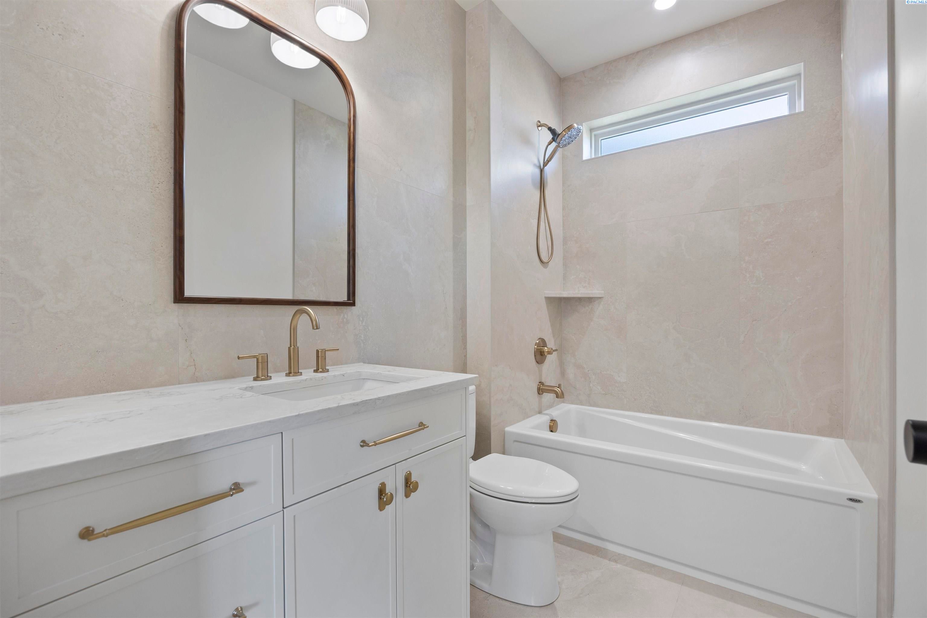 Richland, Washington, 99352, United States, 4 Bedrooms Bedrooms, ,3 BathroomsBathrooms,Residential,For Sale,2048138
