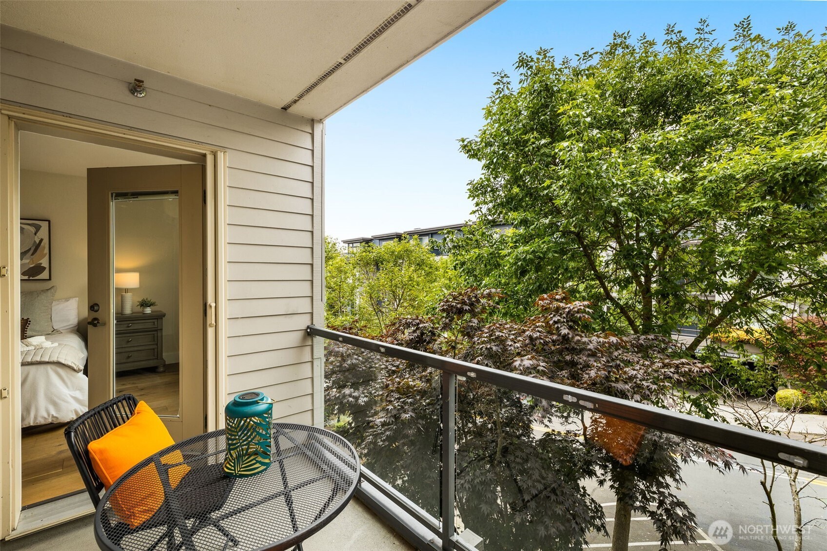 Kirkland, Washington, 98033, United States, 2 Bedrooms Bedrooms, ,2 BathroomsBathrooms,Residential,For Sale,1885386