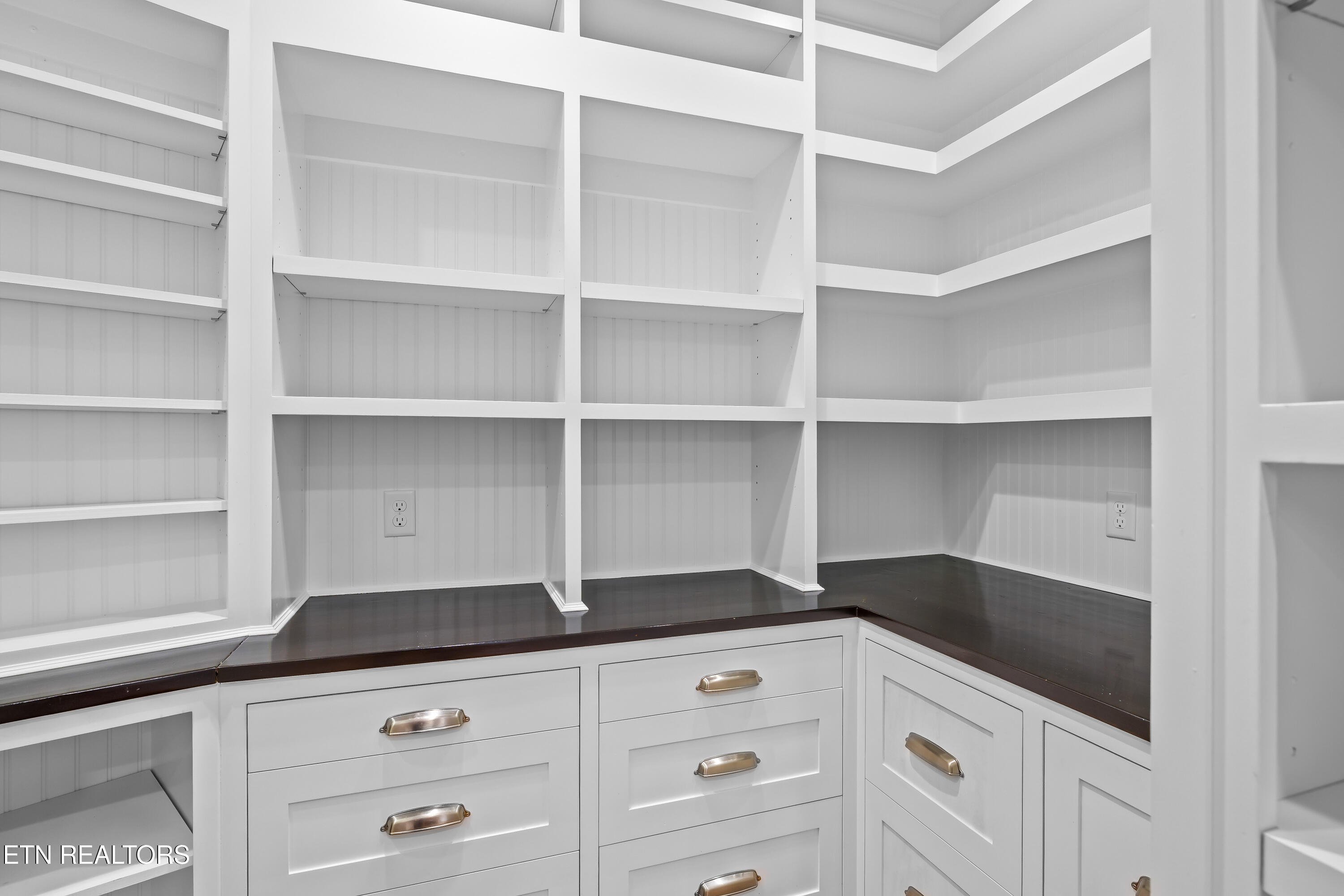 Maryville, Tennessee, 37803, United States, 4 Bedrooms Bedrooms, ,5 BathroomsBathrooms,Residential,For Sale,1984597