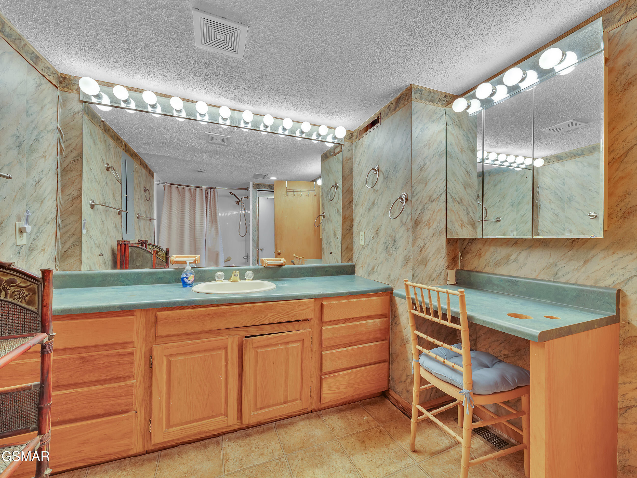 Dandridge, Tennessee, 37725, United States, 3 Bedrooms Bedrooms, ,1 BathroomBathrooms,Residential,For Sale,1973738