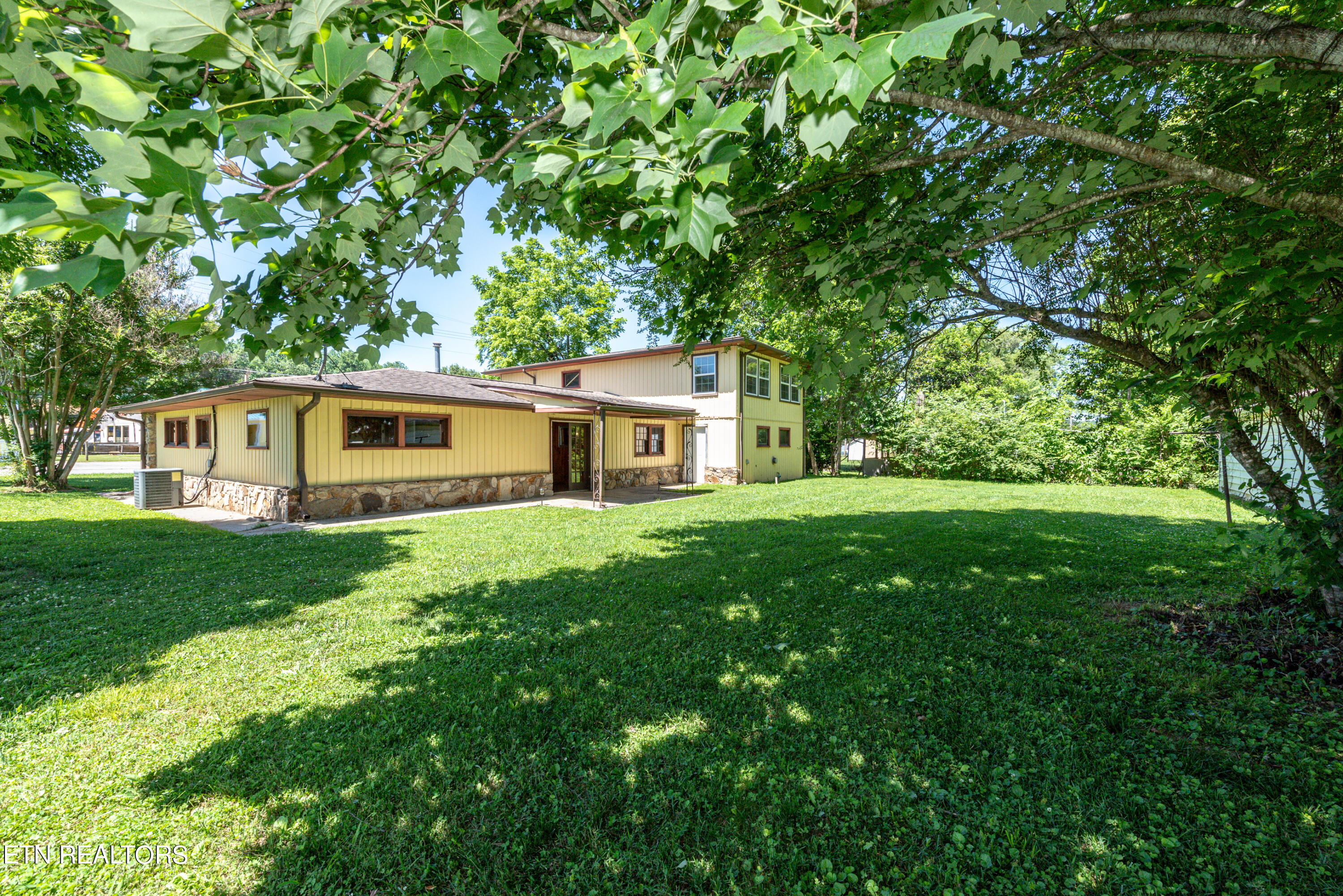 Townsend, Tennessee, 37882, United States, 3 Bedrooms Bedrooms, ,2 BathroomsBathrooms,Residential,For Sale,1984041