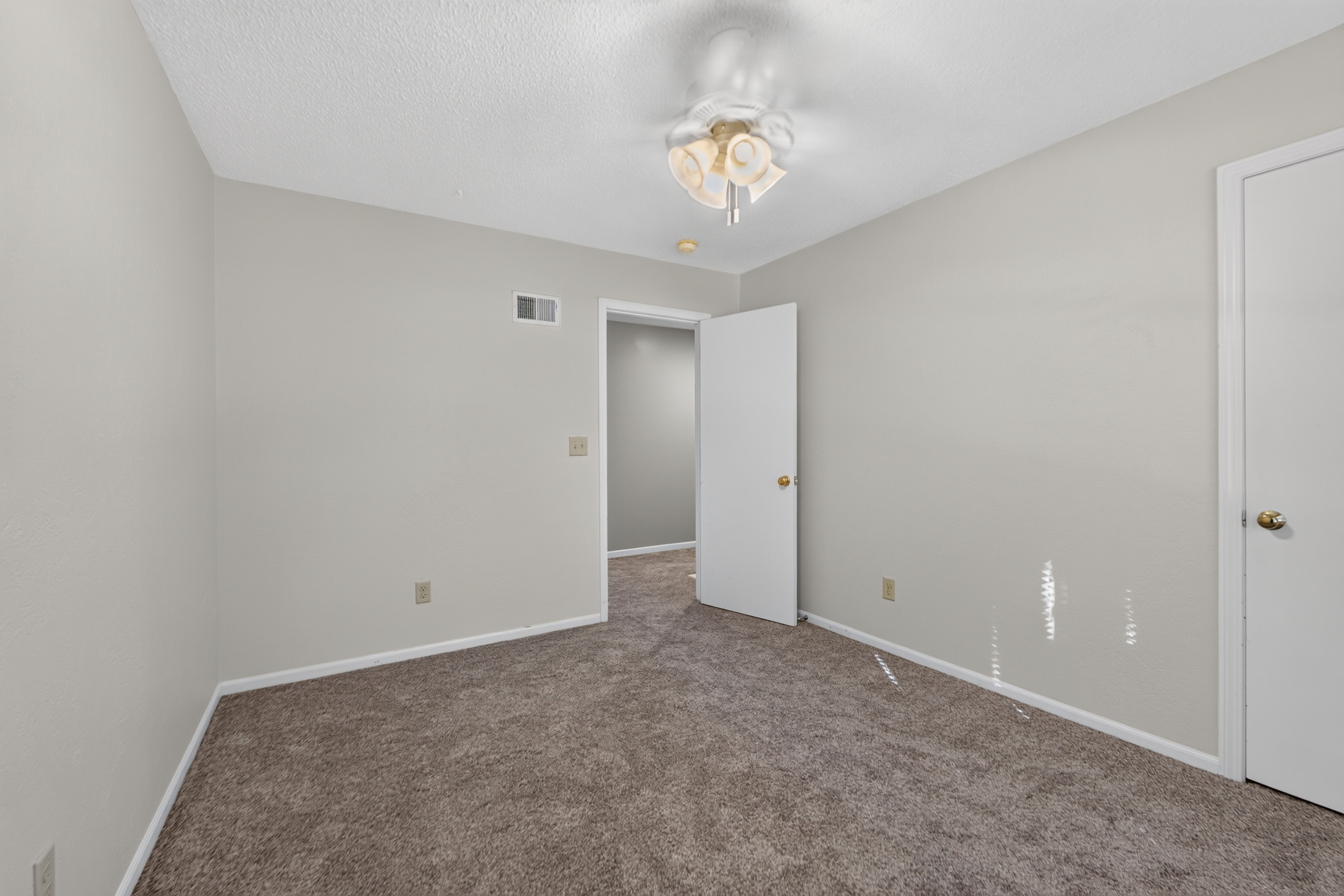  10228 Caenen Drive, Lenexa, KS 66215 - 物件實景