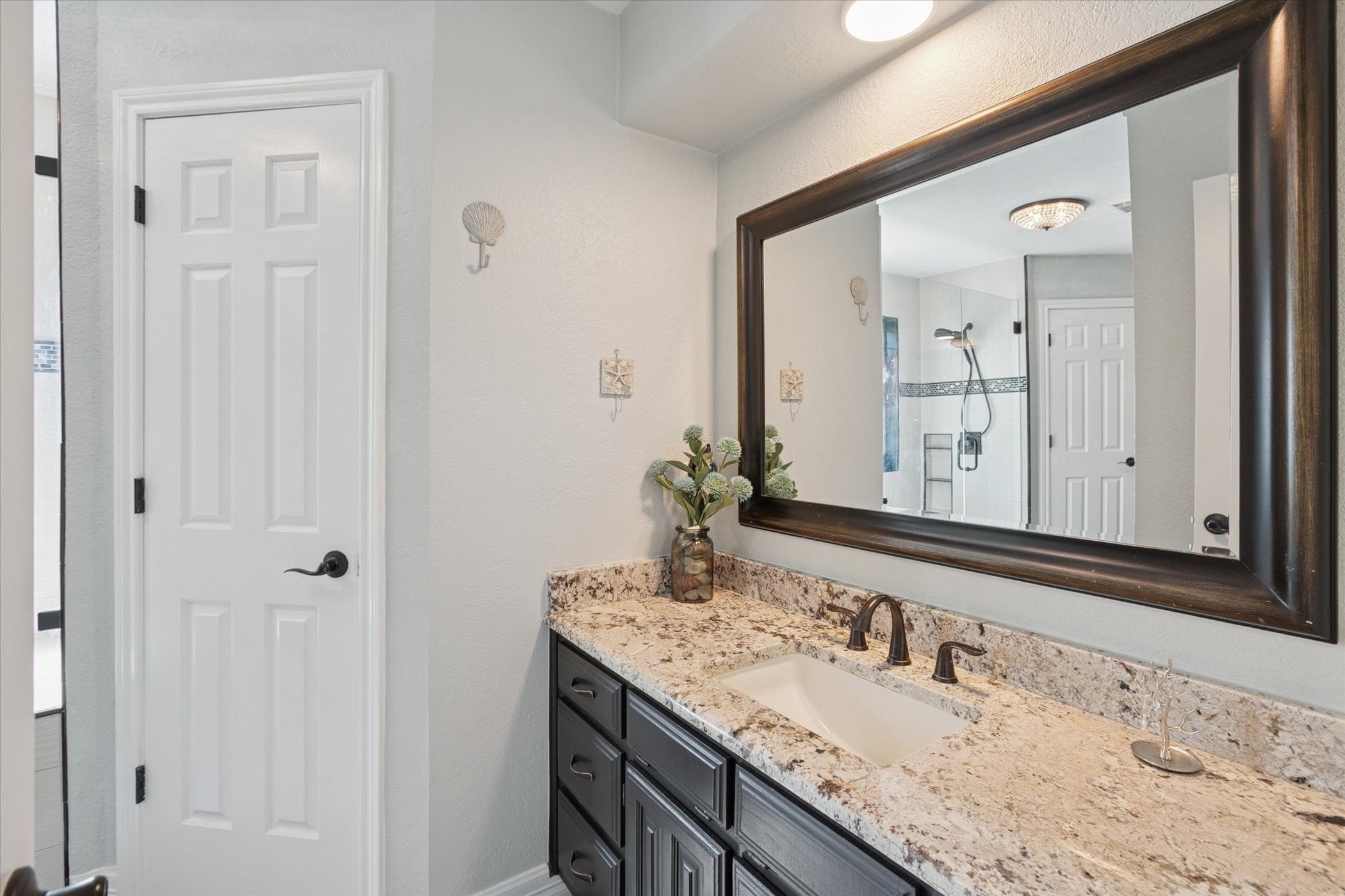 Hurst, Texas, 76054, United States, 3 Bedrooms Bedrooms, ,2 BathroomsBathrooms,Residential,For Sale,2005919