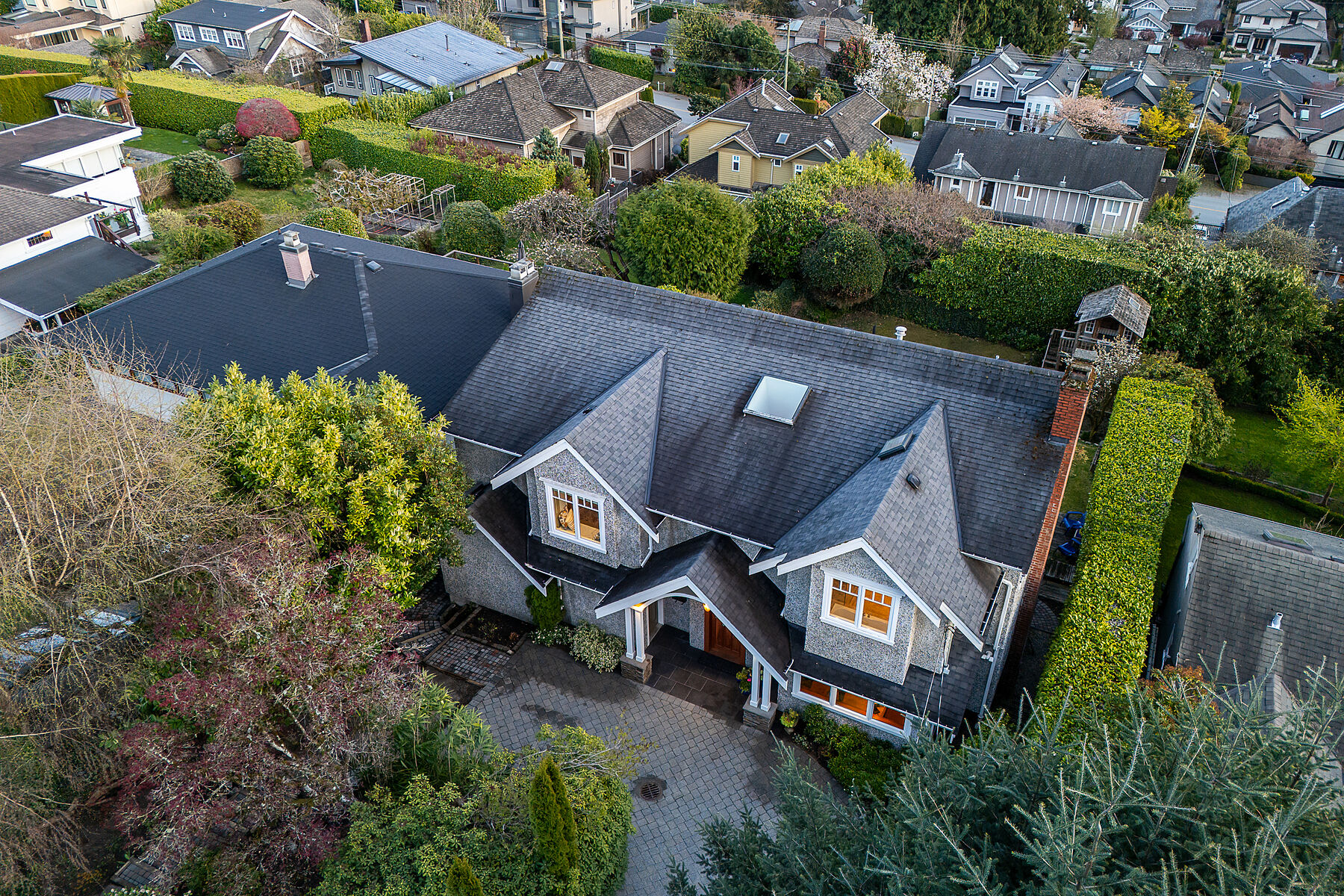  Ideal Dundarave Location - 物件實景