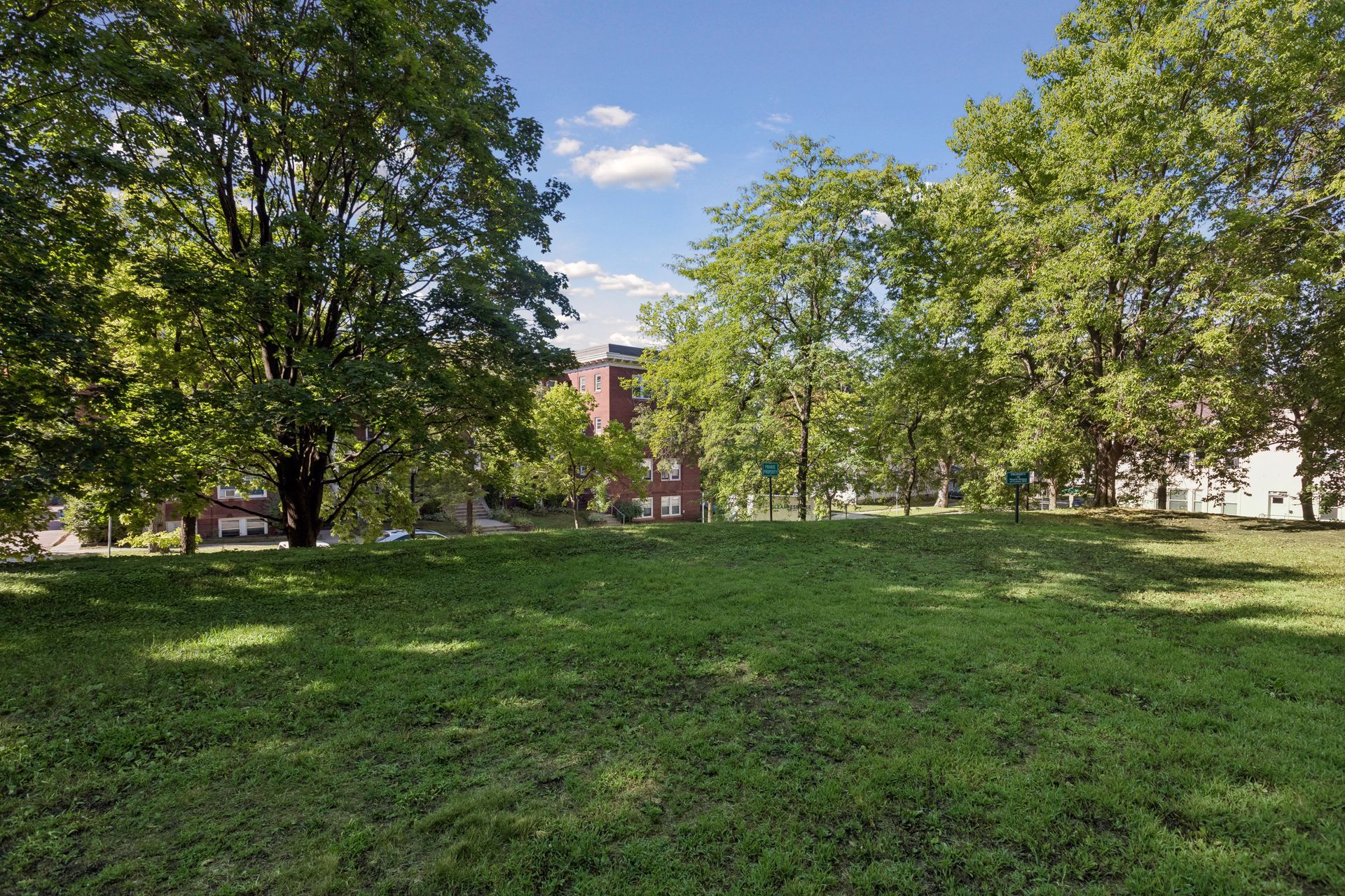  Updated Townhome with Beautiful Green Space Near Lake of the Isles - 物件實景