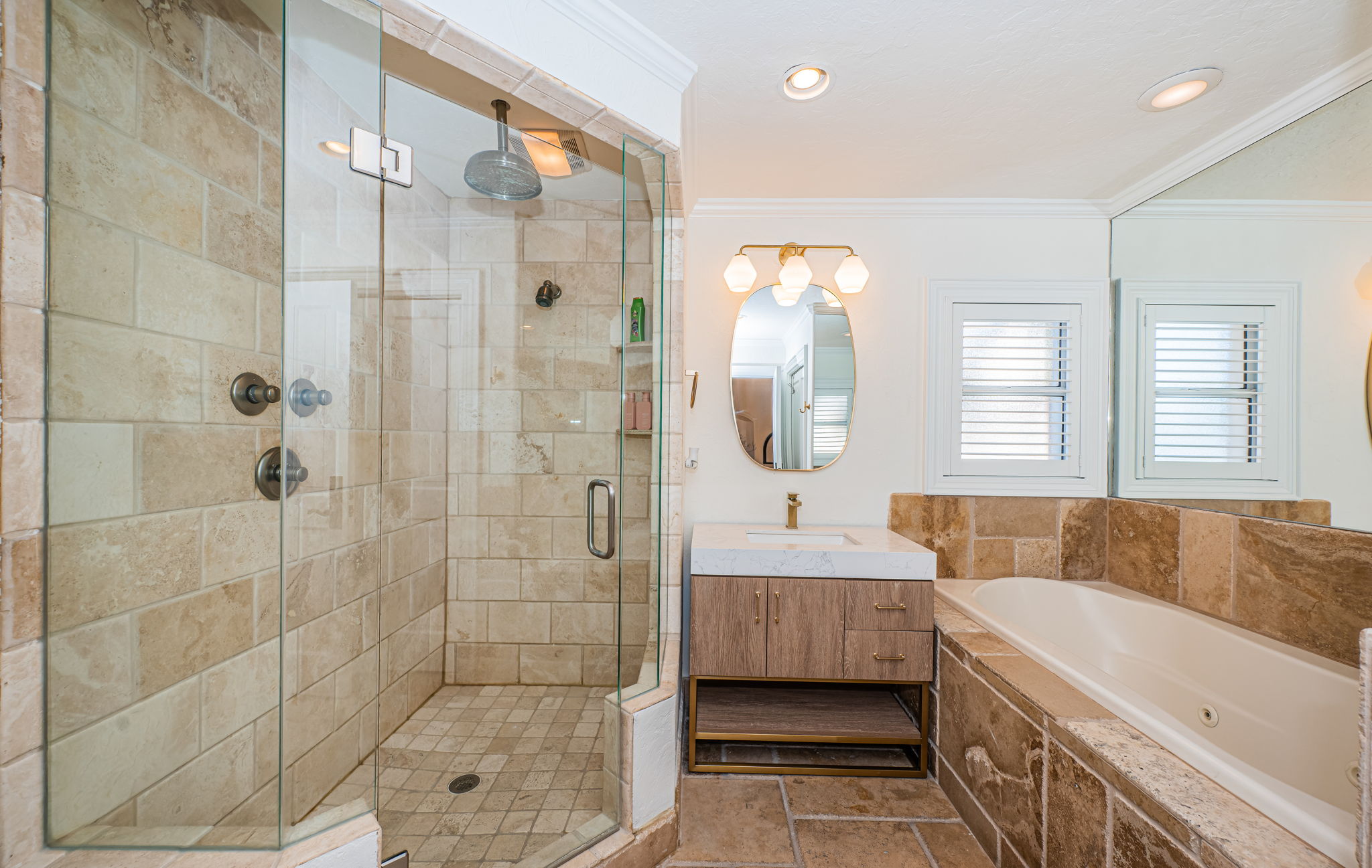 St Petersburg, Florida, 33707, United States, 5 Bedrooms Bedrooms, ,5 BathroomsBathrooms,Residential,For Sale,2007772