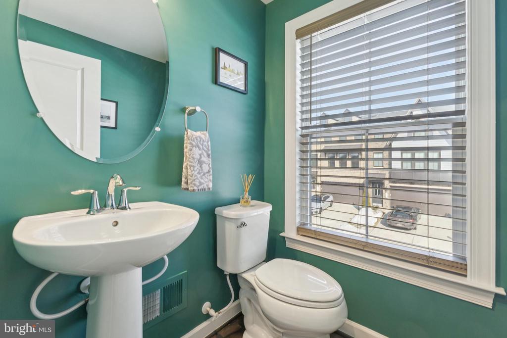 Alexandria, Virginia, 22306, United States, 3 Bedrooms Bedrooms, ,4 BathroomsBathrooms,Residential,For Sale,2019701