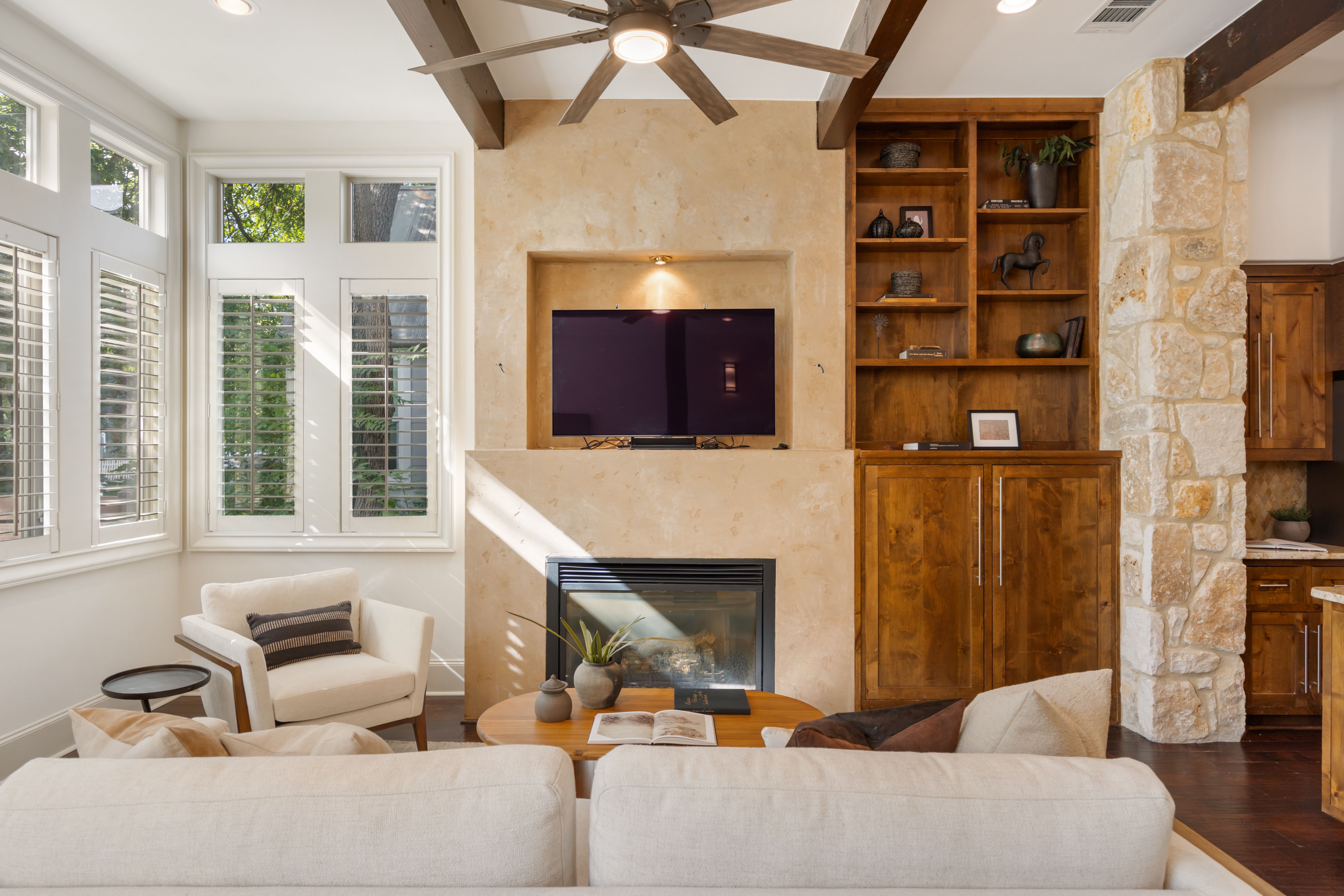  Refined Barton Hills Living  Private Garage  Exceptional 78704 Location - 物件實景