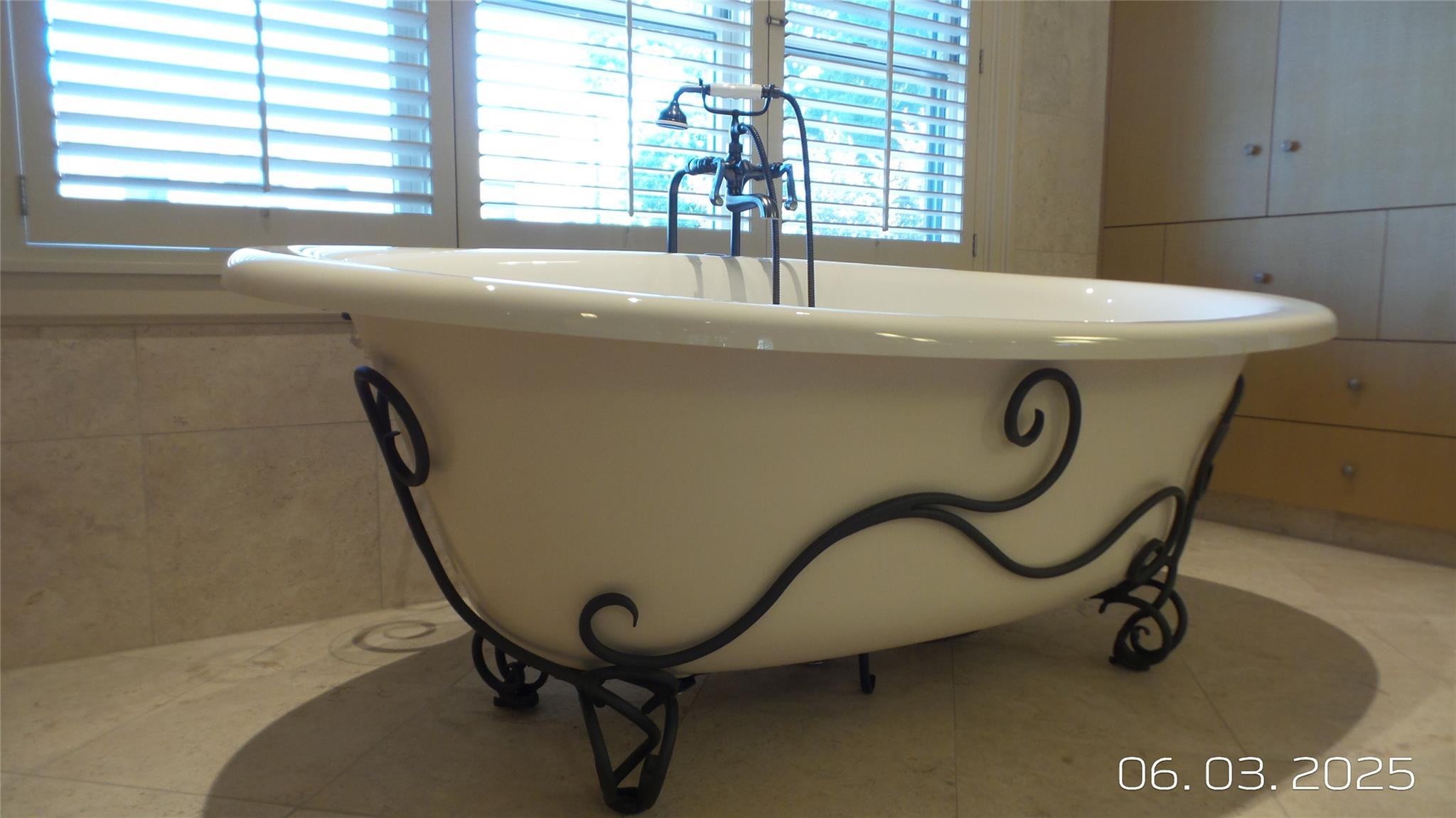 Great Falls, Montana, 59401, United States, 2 Bedrooms Bedrooms, ,4 BathroomsBathrooms,Residential,For Sale,1984477